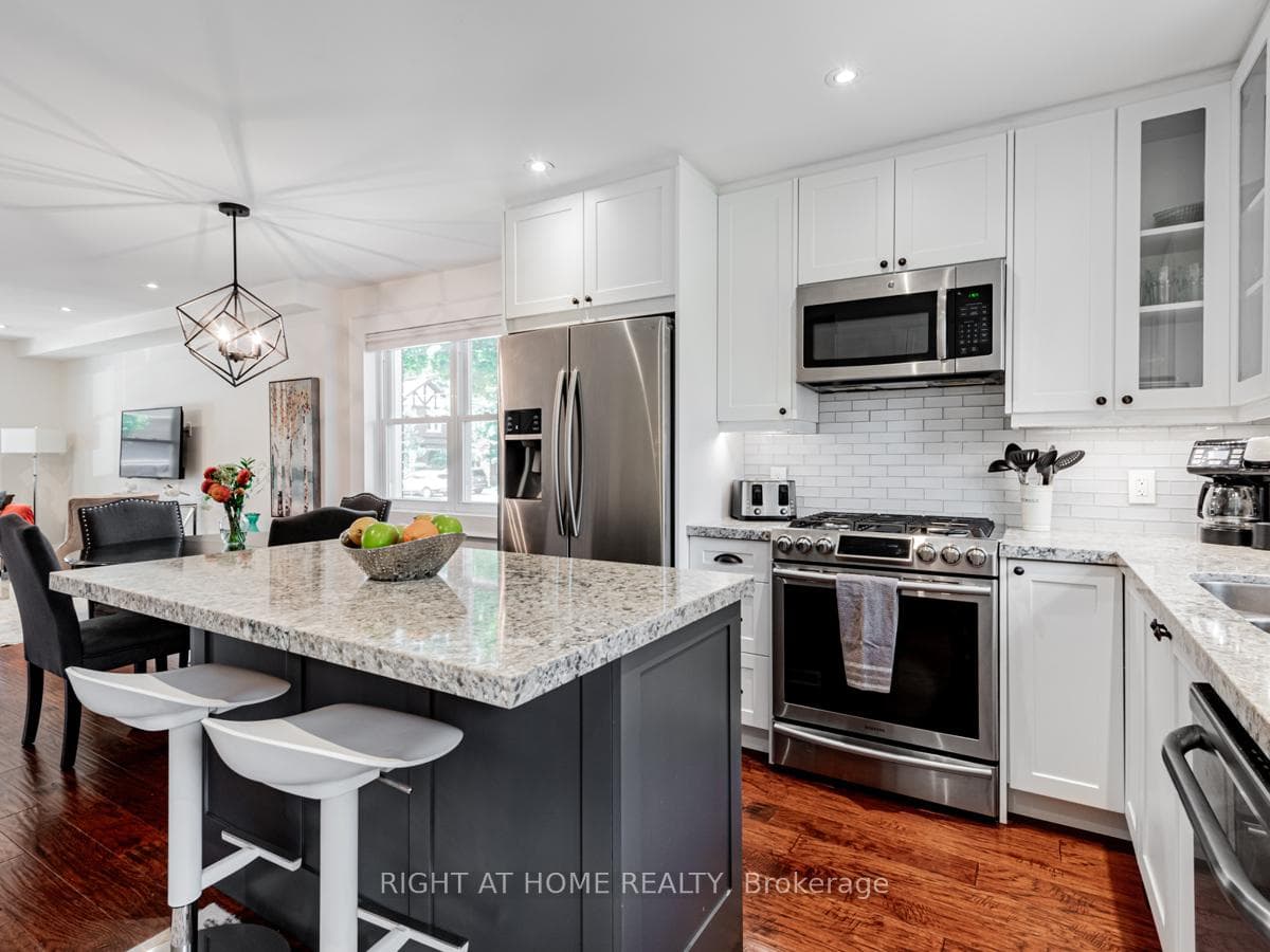 98 Douglas Avenue photo 12