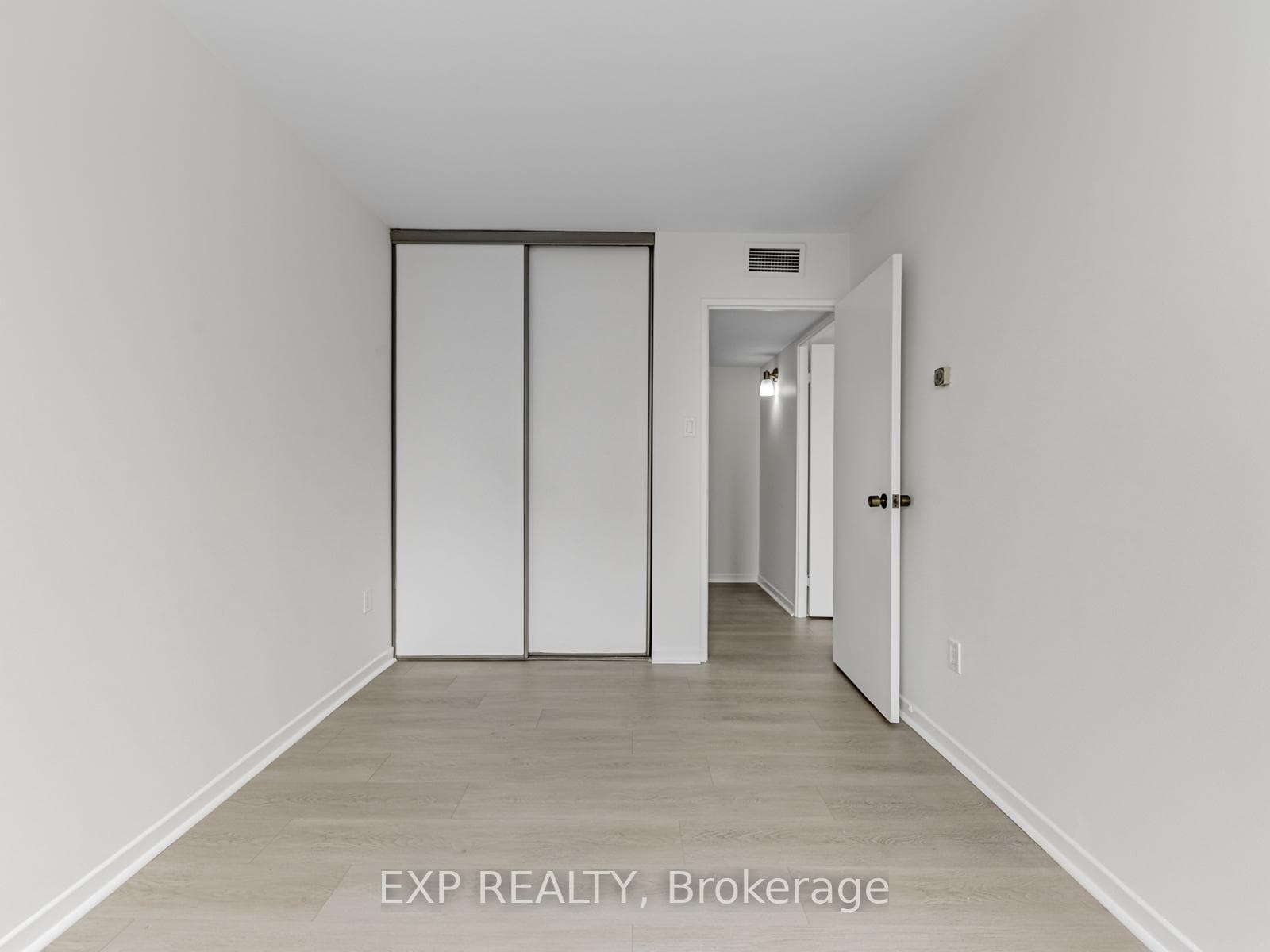 2045 Lake Shore Boulevard Unit 609 photo 28