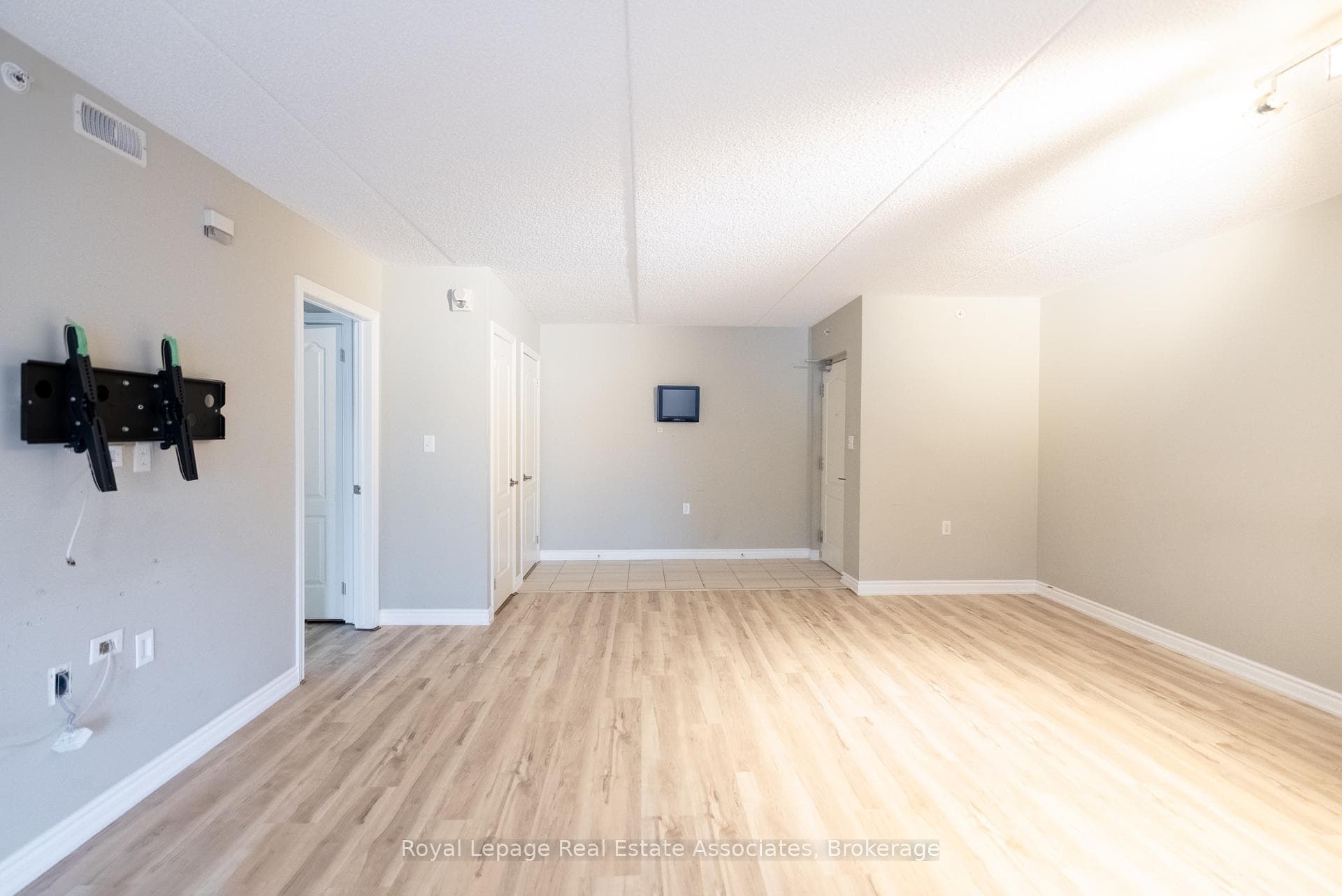1460 Main Street Unit 102 photo 9