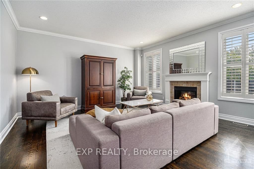 24 GREENPOINTE Drive photo 11