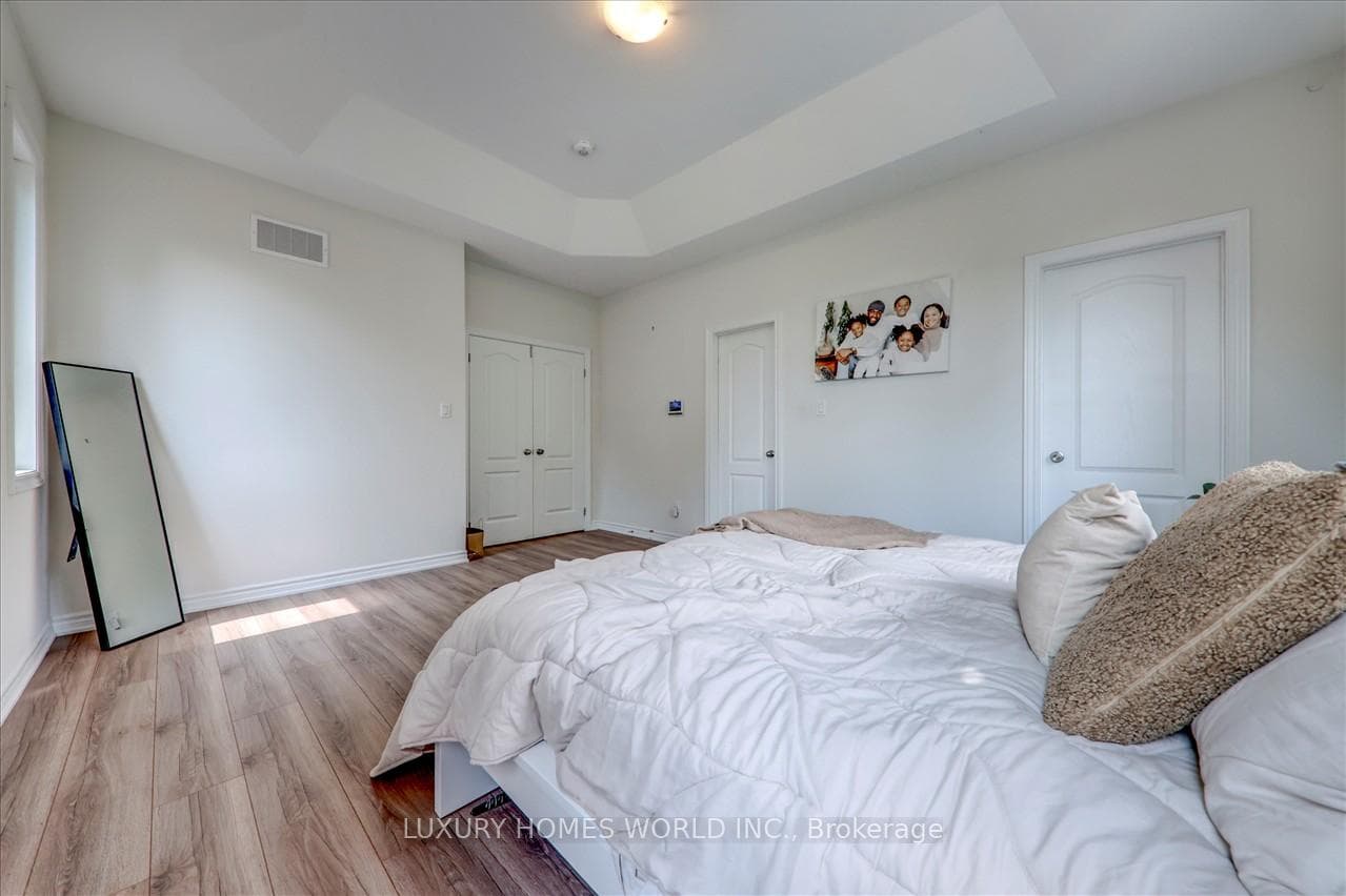 85 Hickling Lane photo 22