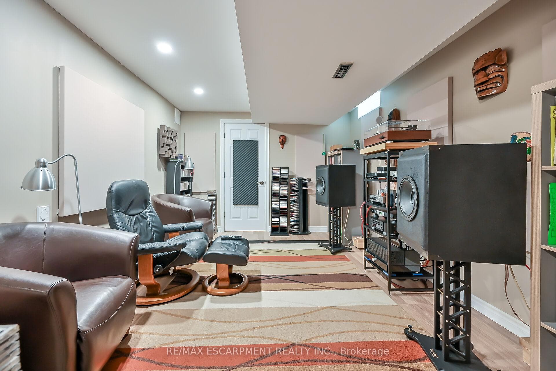 28 Titan Drive photo 32