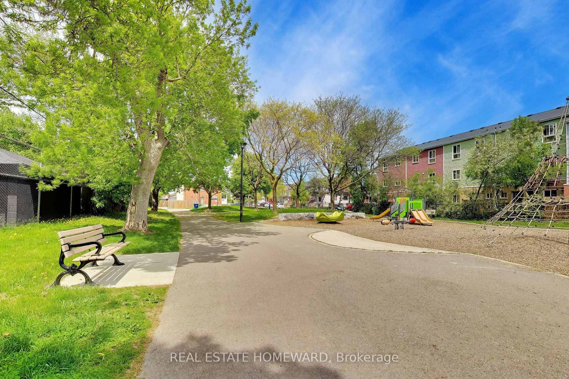 18 Britannia Avenue photo 36