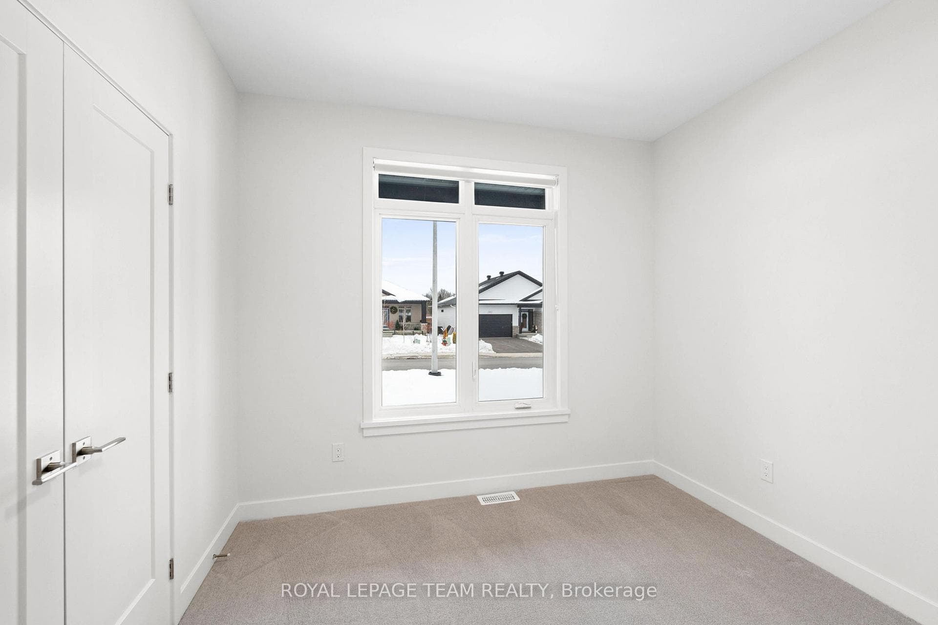 285 Wood Avenue photo 7