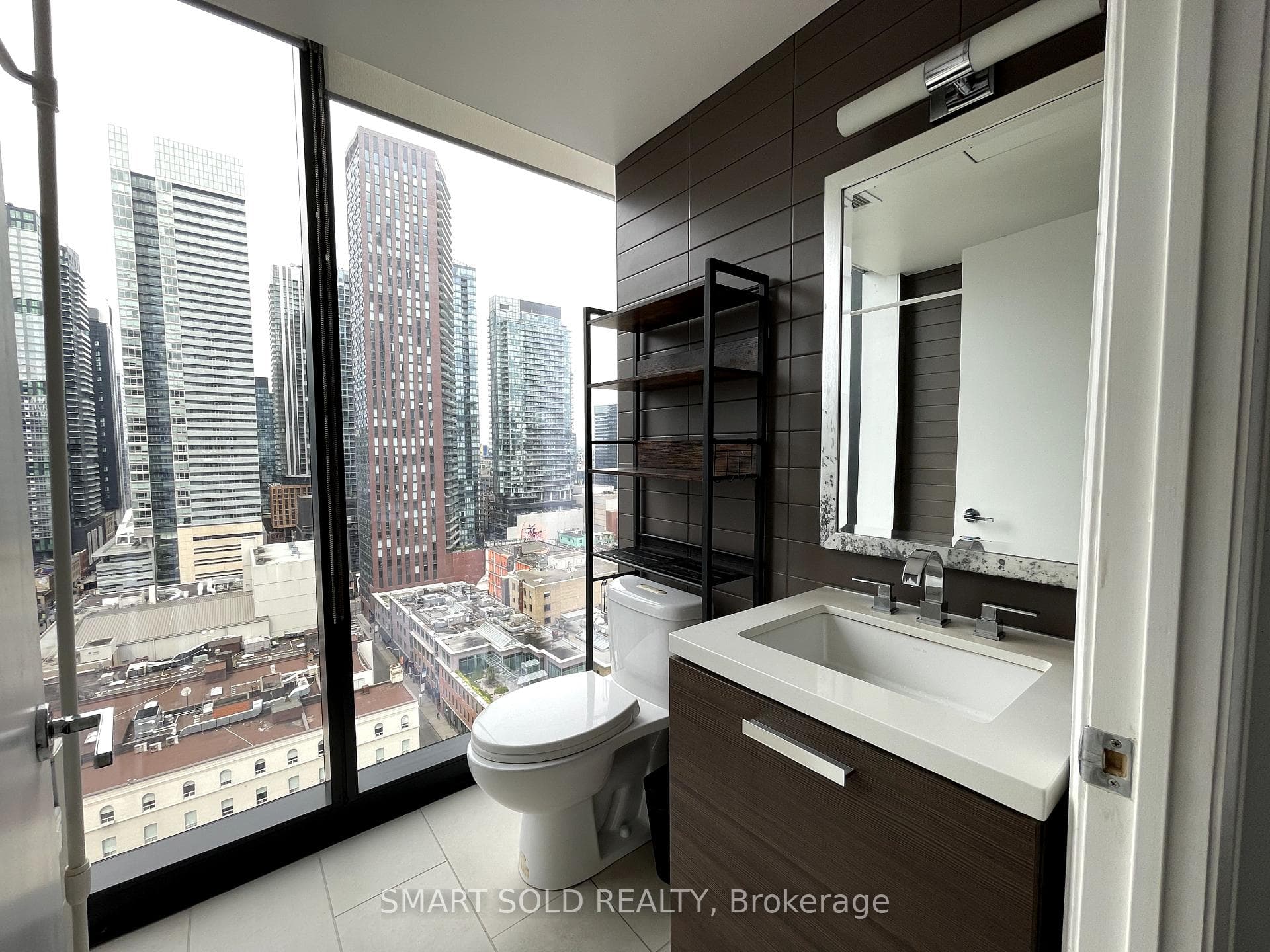 224 King Street Unit 1807 photo 18