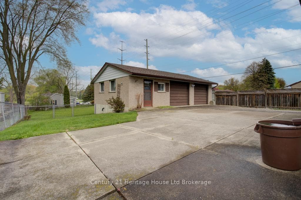 368 Odlum Drive photo 31