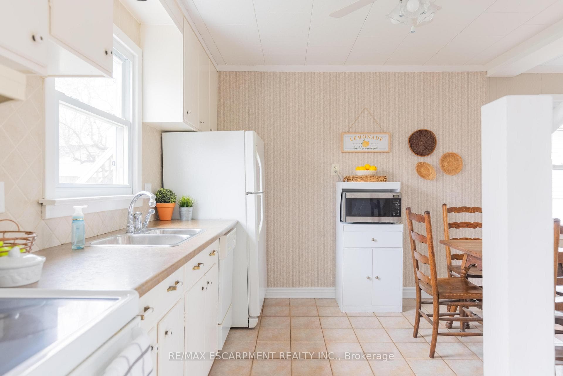 13 Colton Avenue photo 16