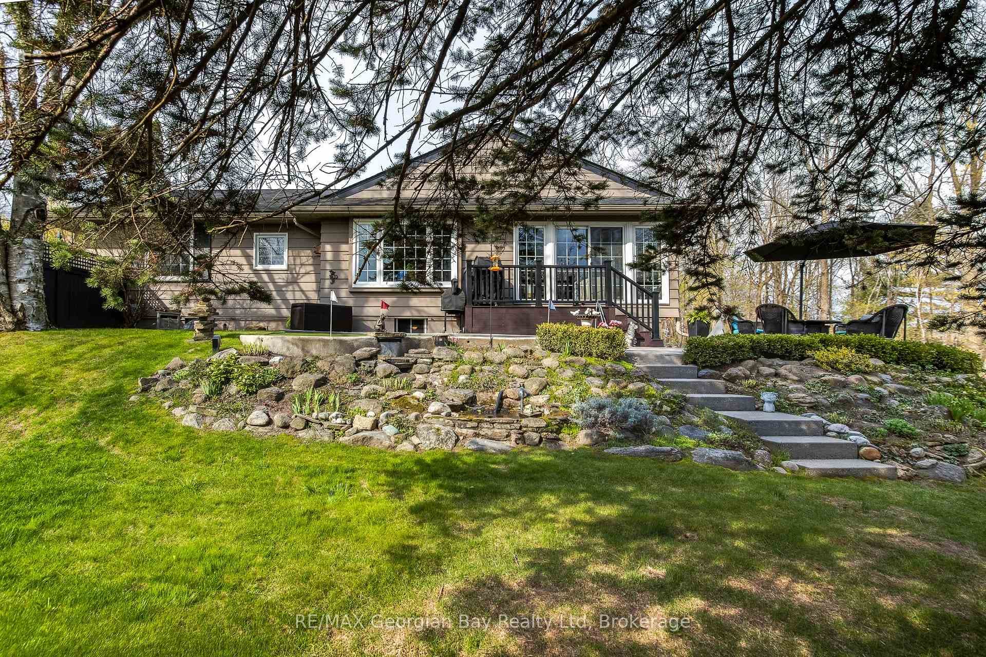 736 Victoria Street photo 44