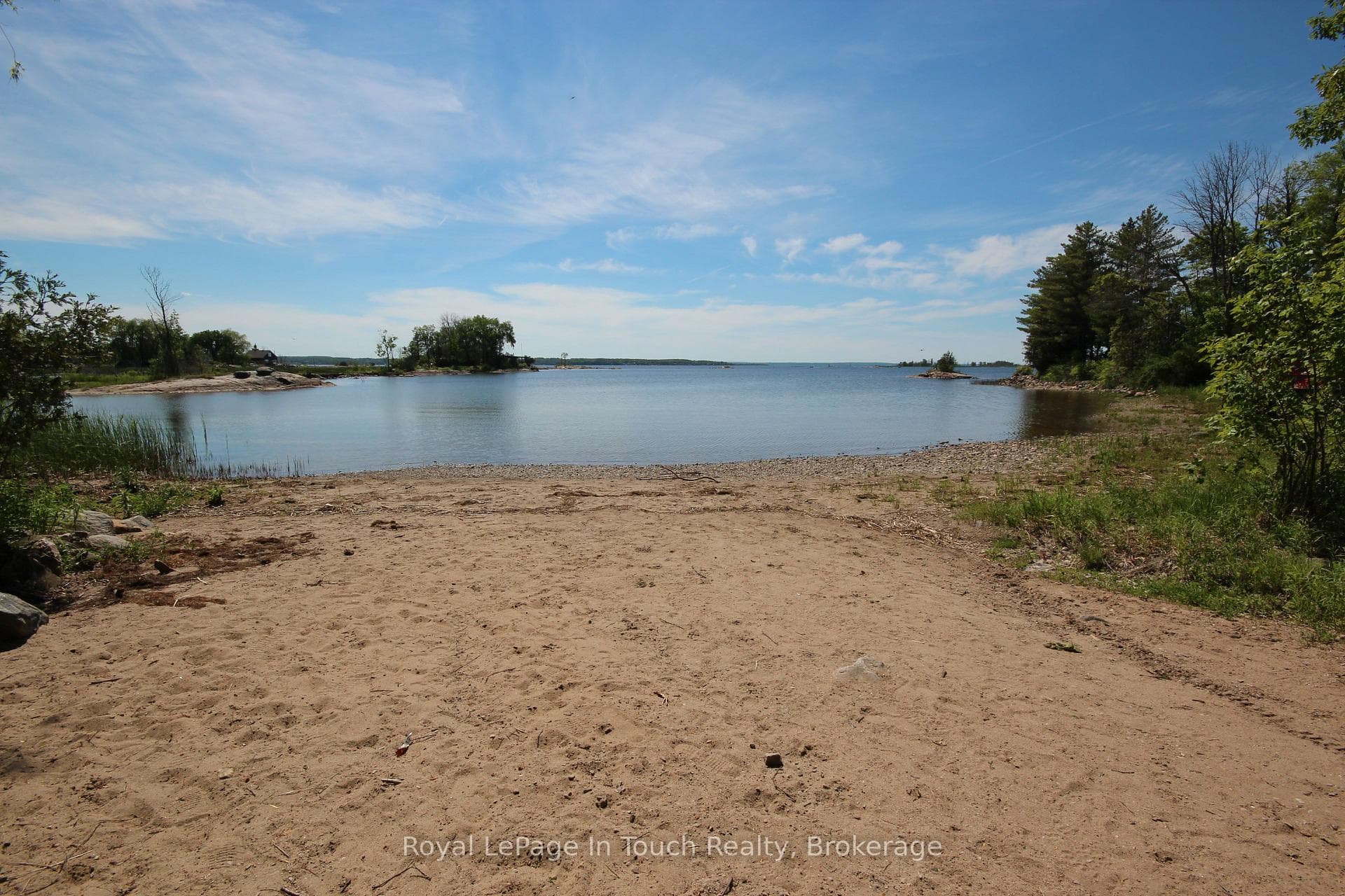 Very close public beach!