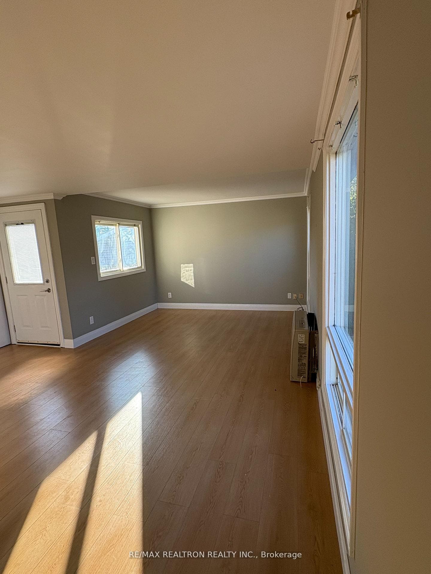 219 Southview Road photo 3