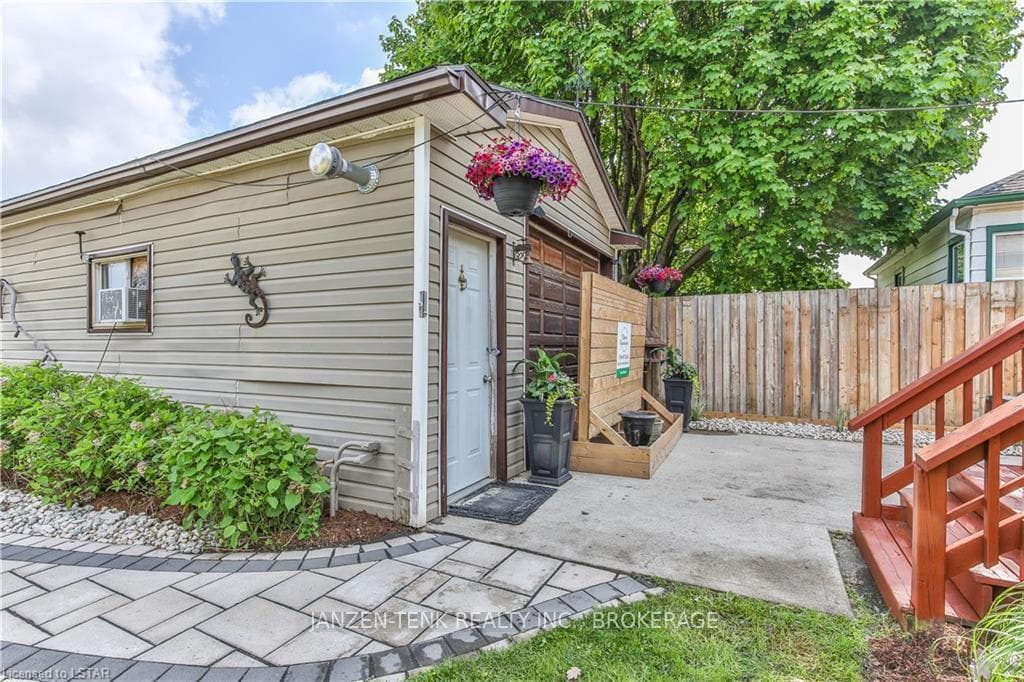83 REDAN Street photo 32