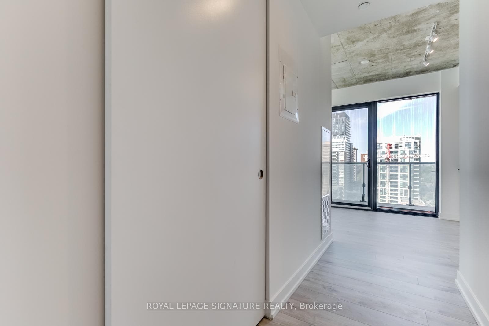 161 Roehampton Avenue Unit 2003 photo 2