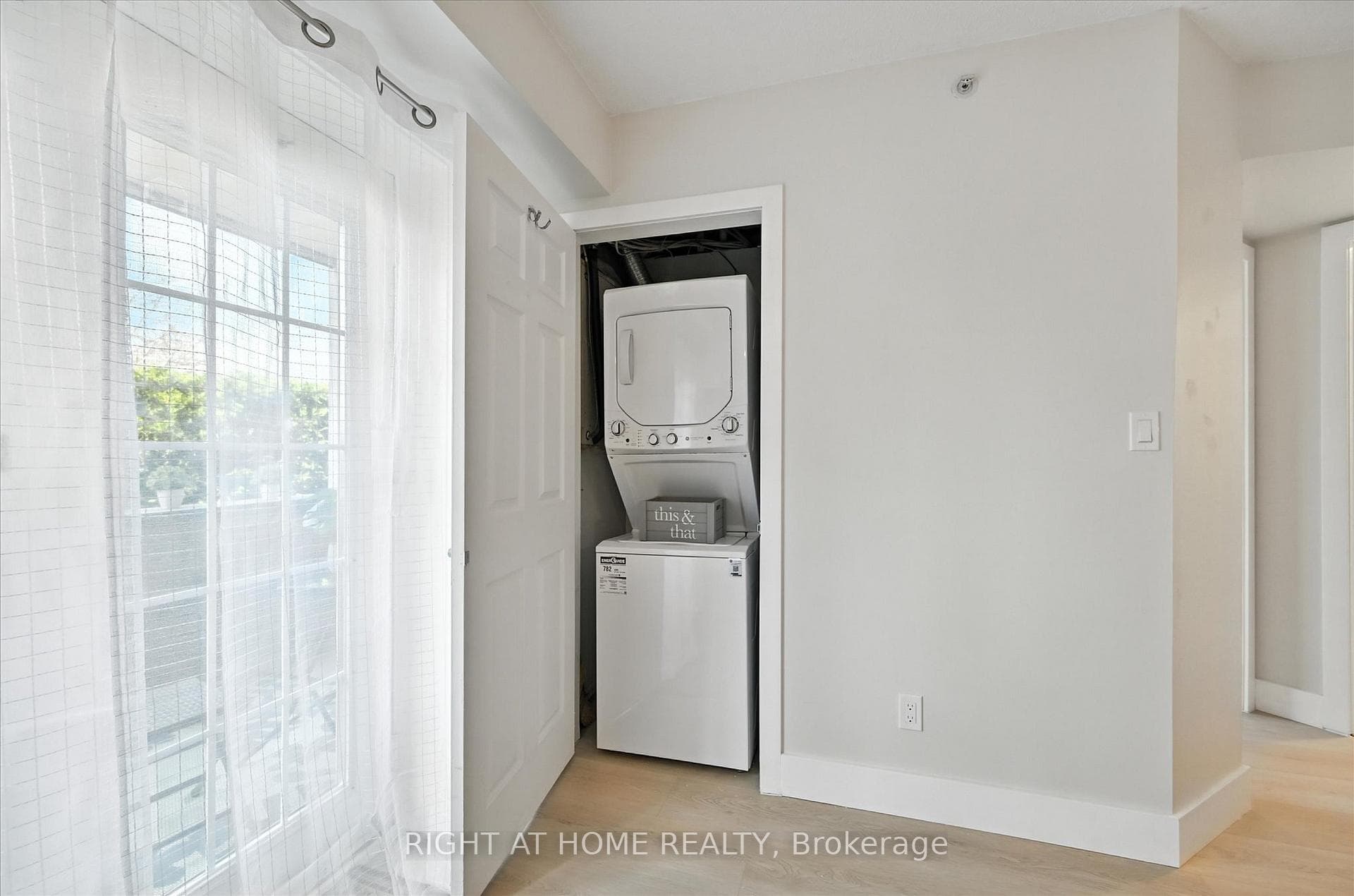 1421 Walkers Line Unit 102 photo 17