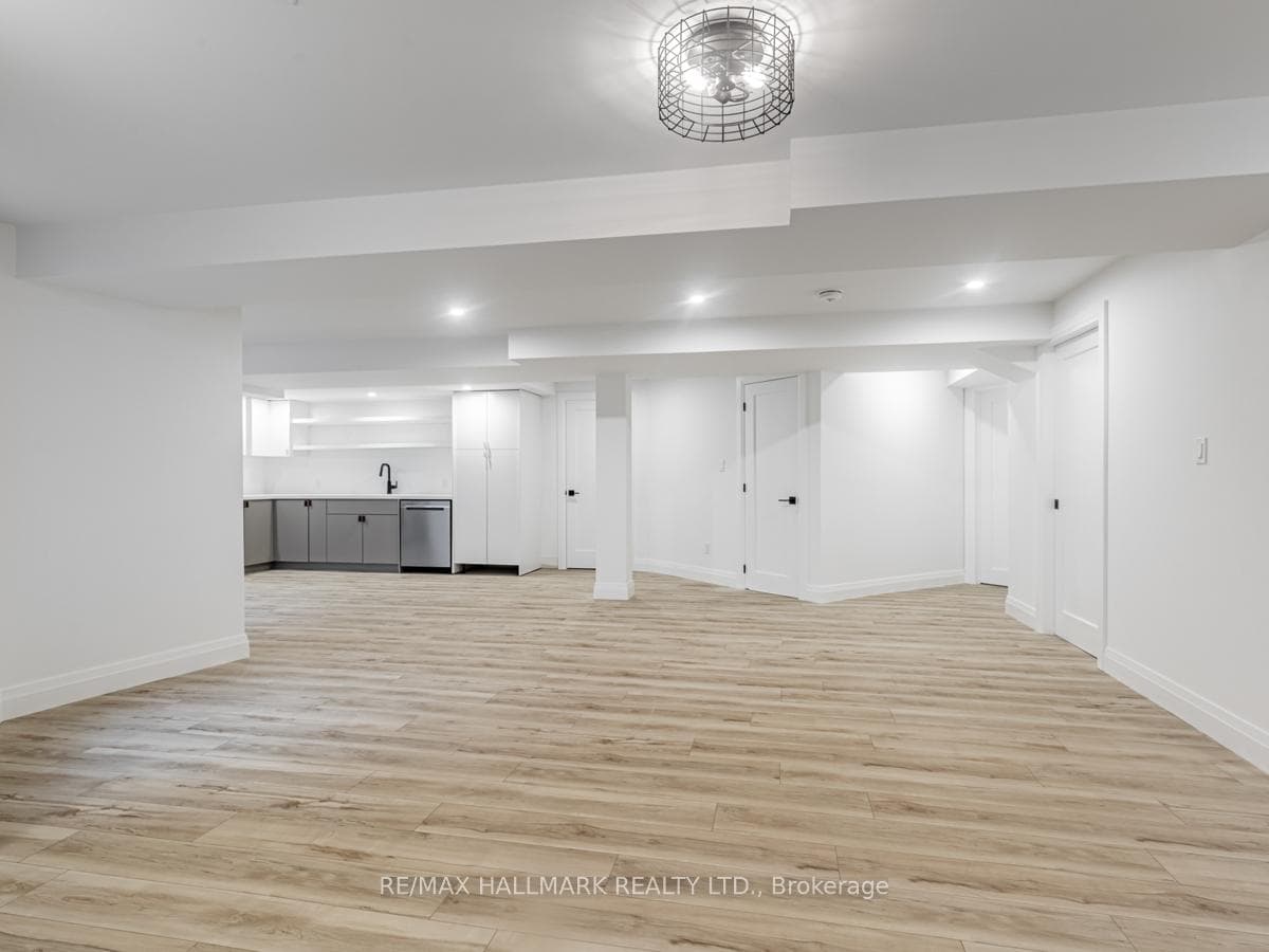 26 Amanda Avenue Unit Lower photo 16
