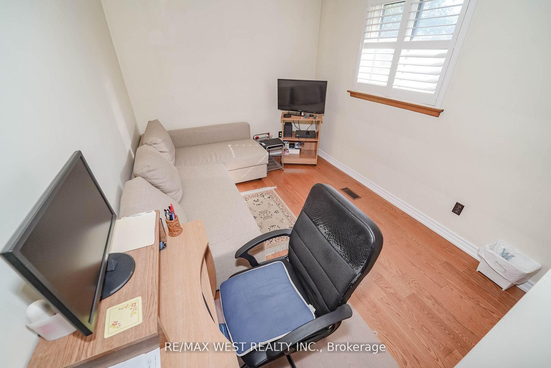 139 Shoreham Drive photo 5