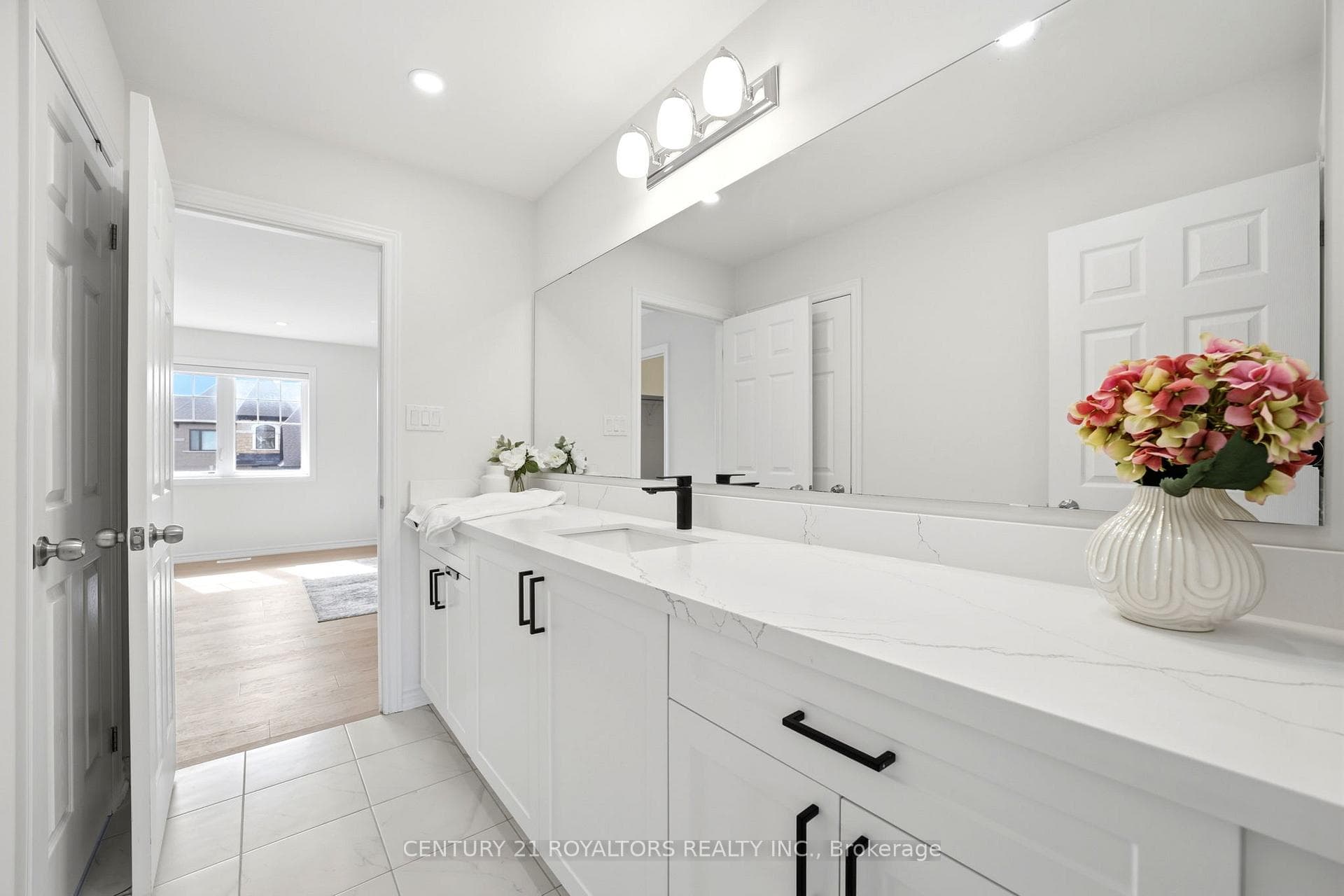 107 Rugman Crescent photo 32