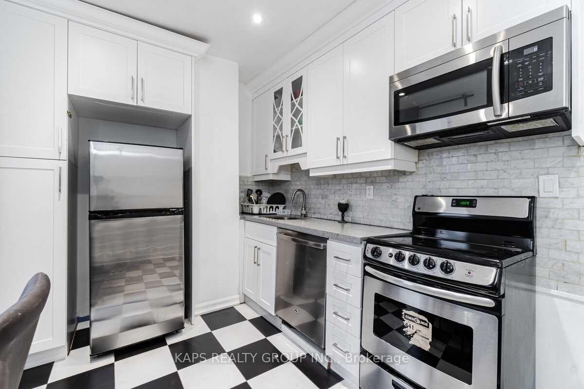103 1/2 Borden Street photo 16