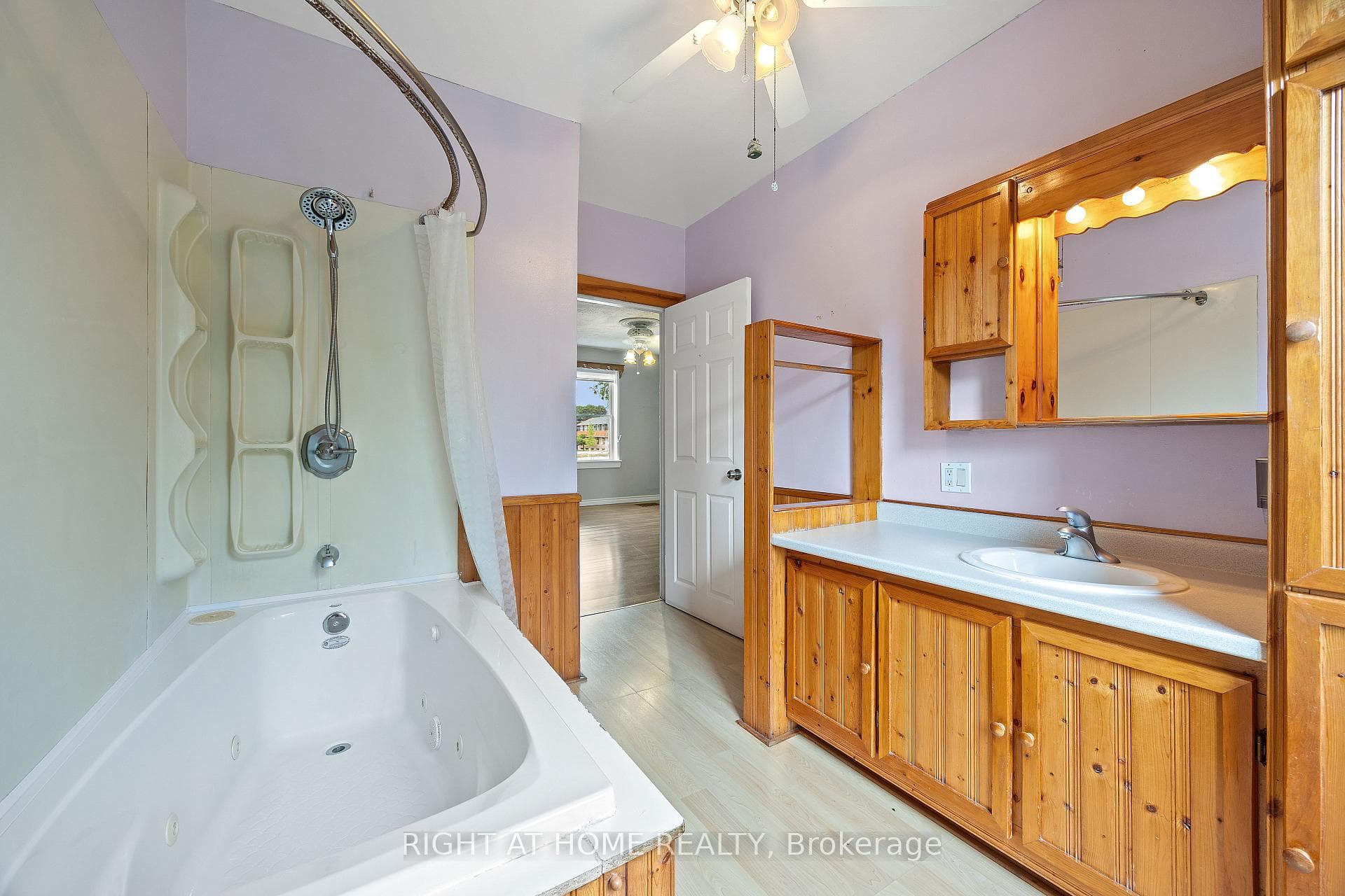 221 Samuelson Street photo 9
