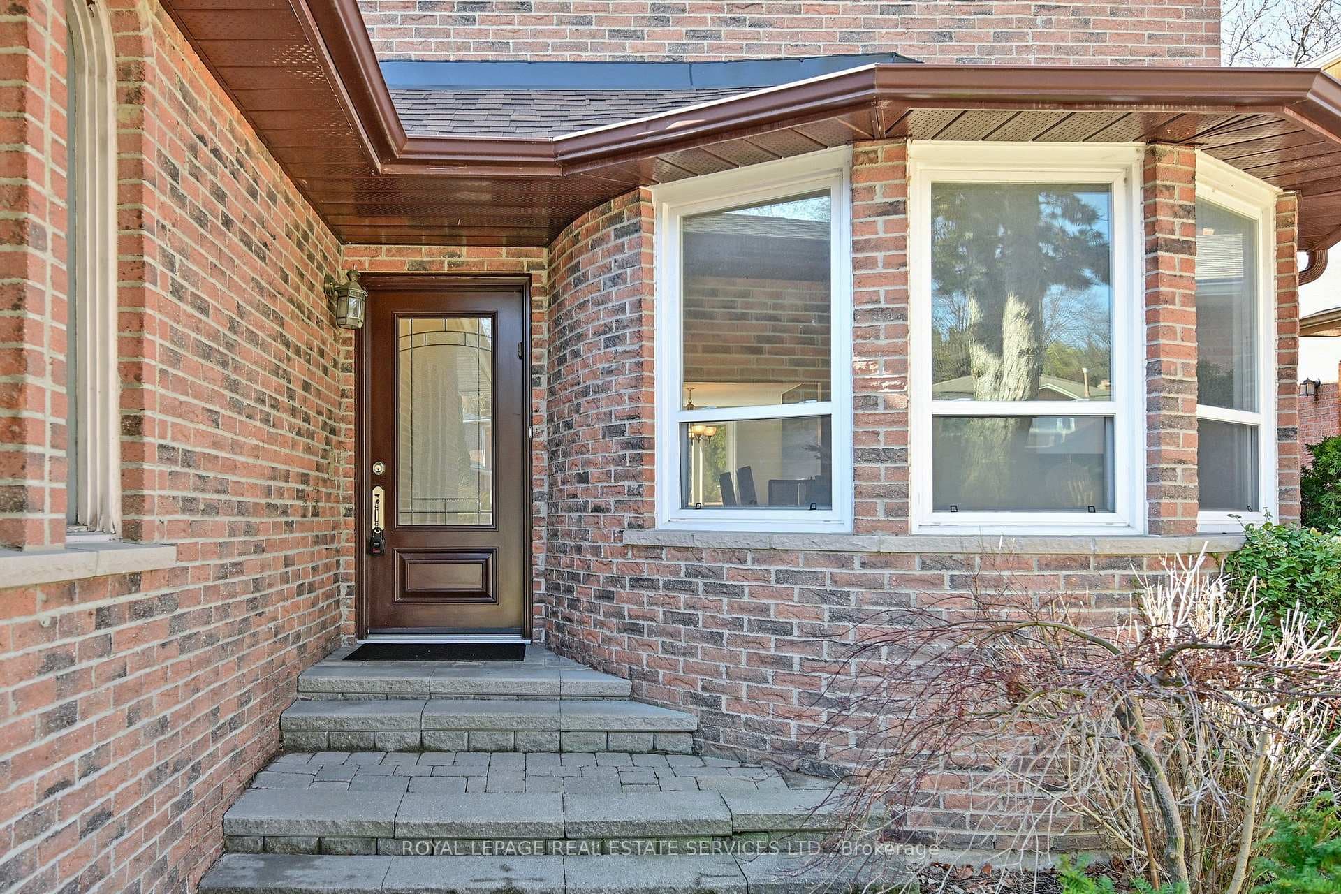 161 Willowbrook Road photo 3