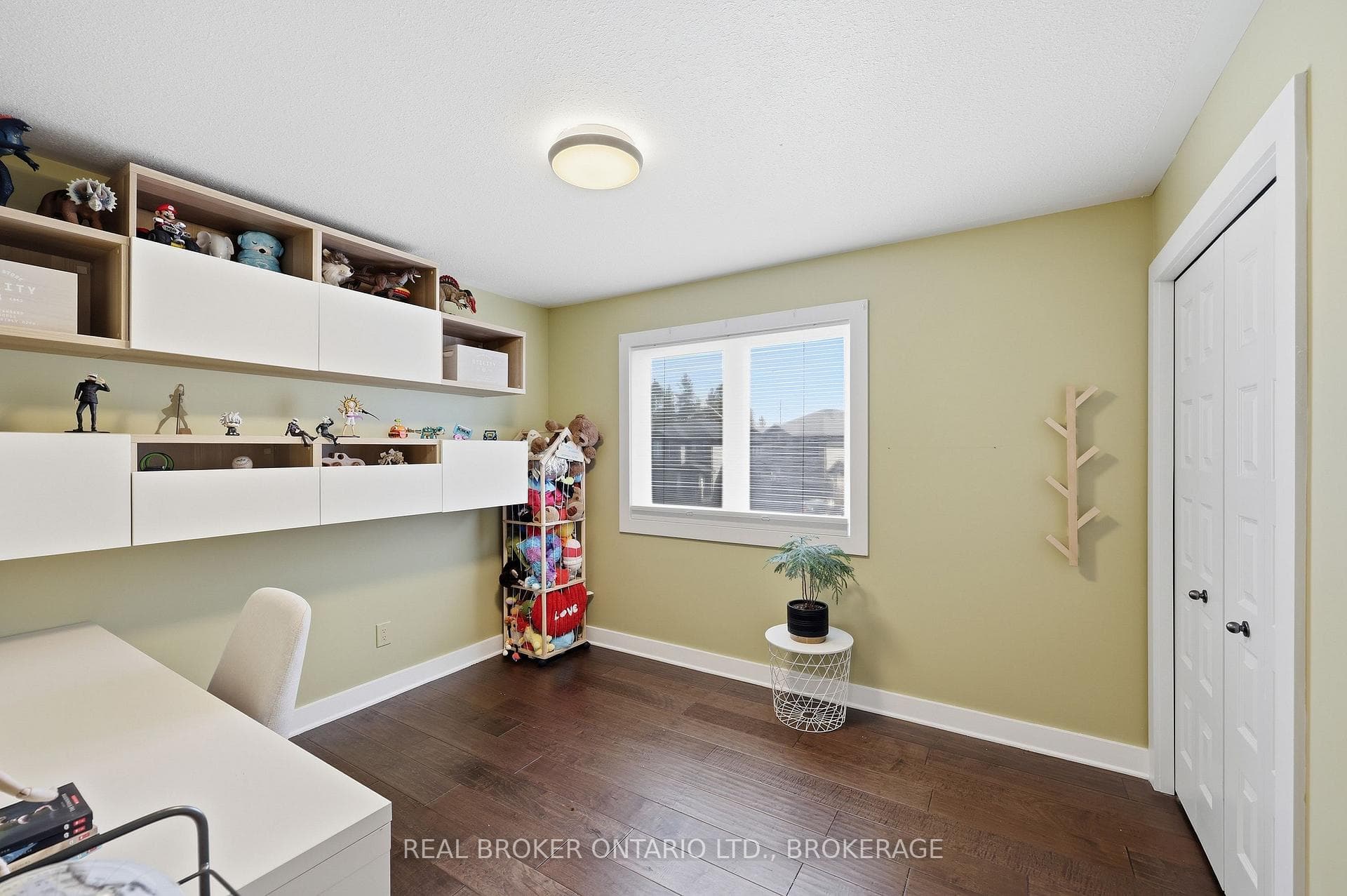 221 CLIPPER Court photo 26
