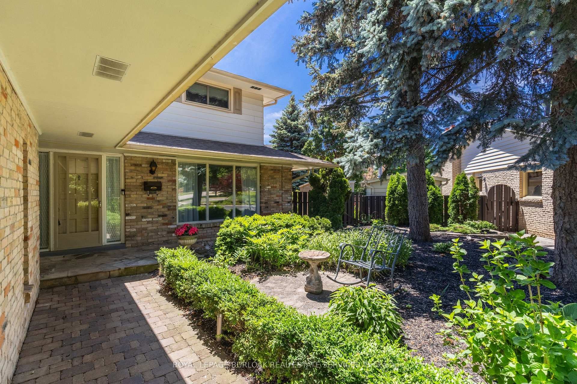 304 Oakwood Court photo 5