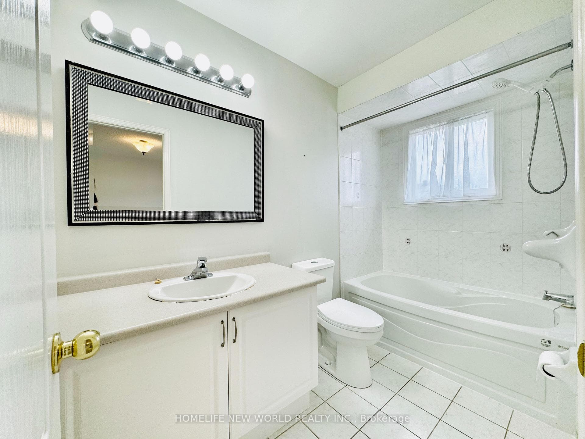 89 Warren Bradley Street photo 27