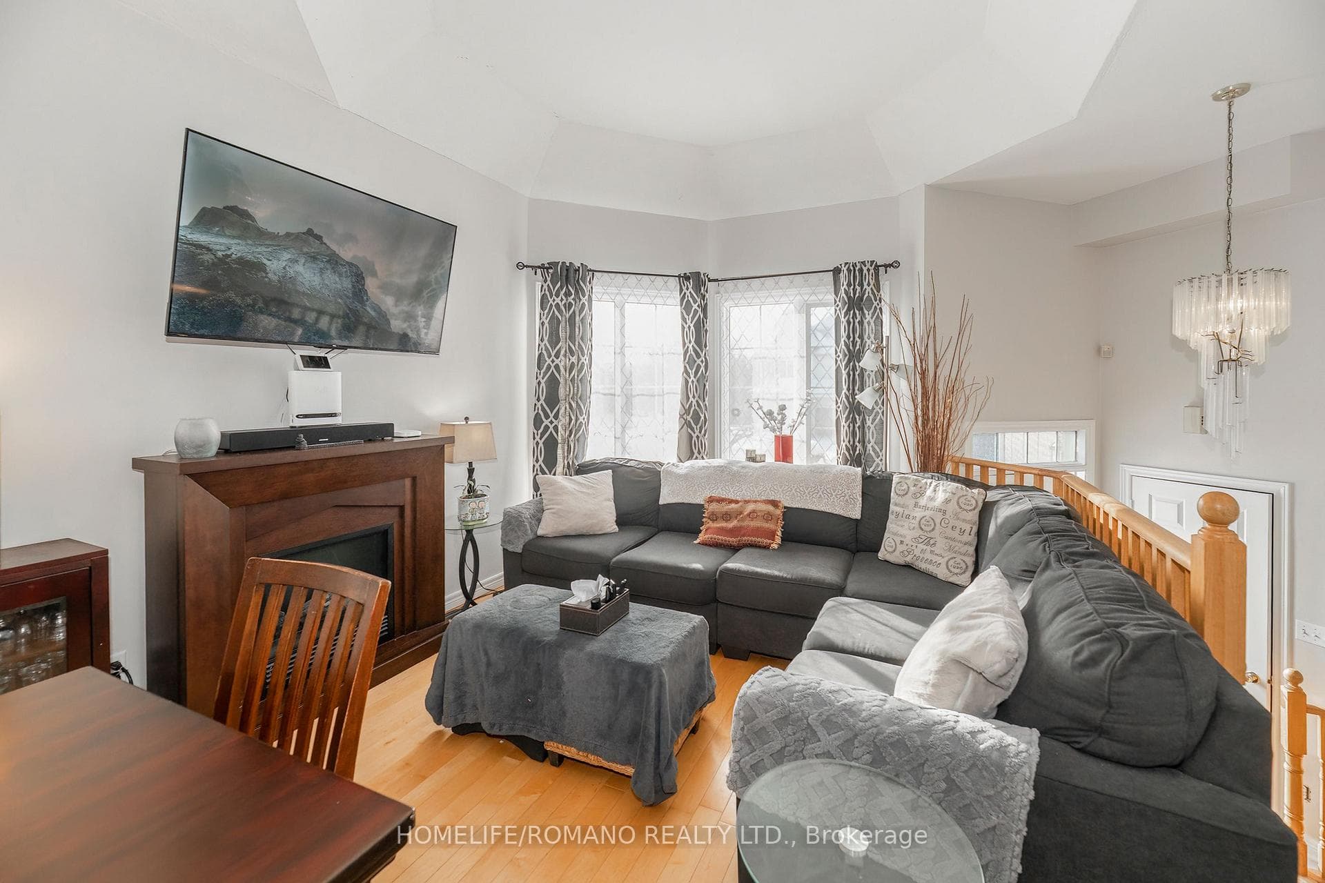 25 Bedell Crescent photo 6