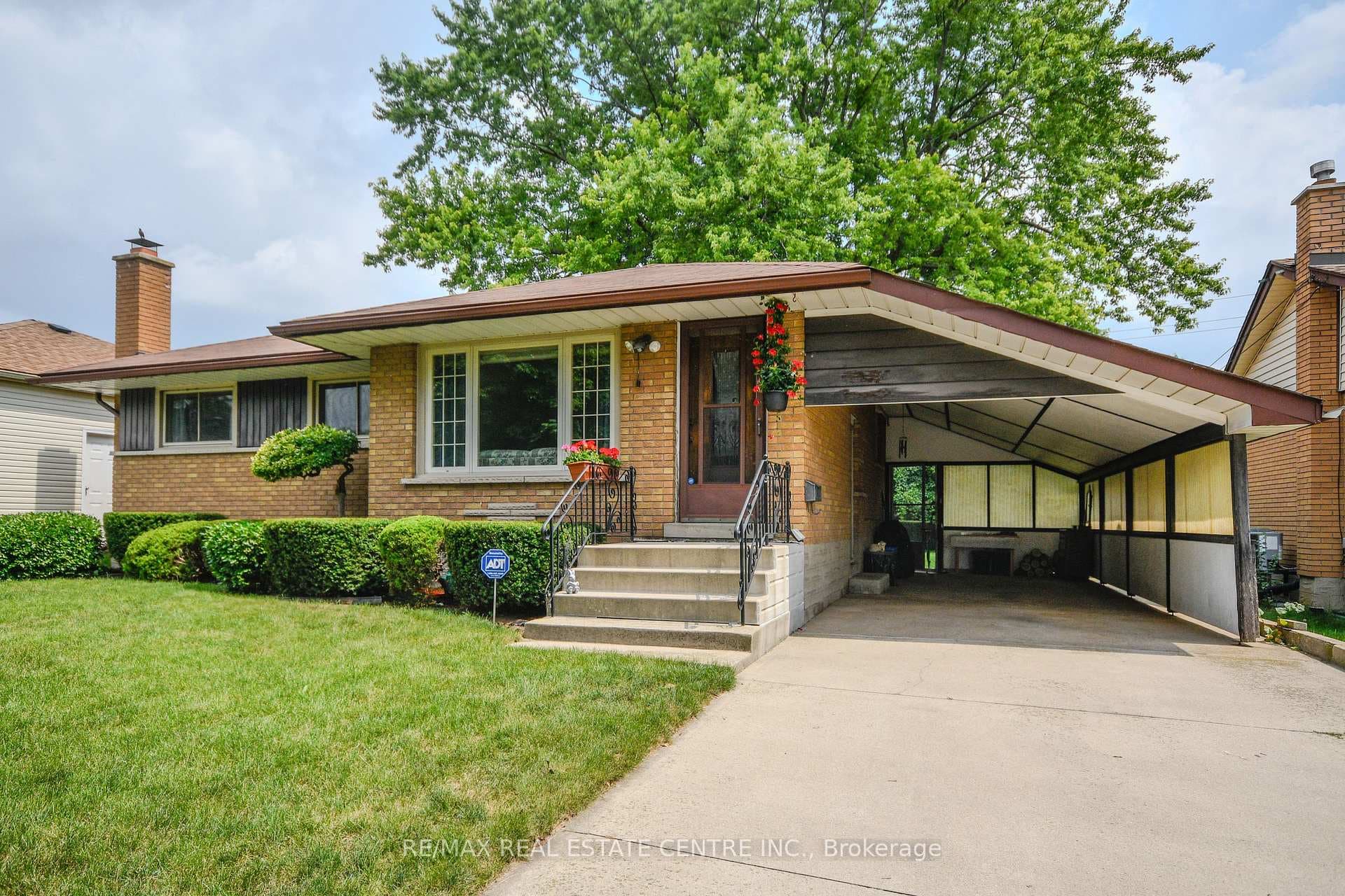 144 Alison Avenue photo 1