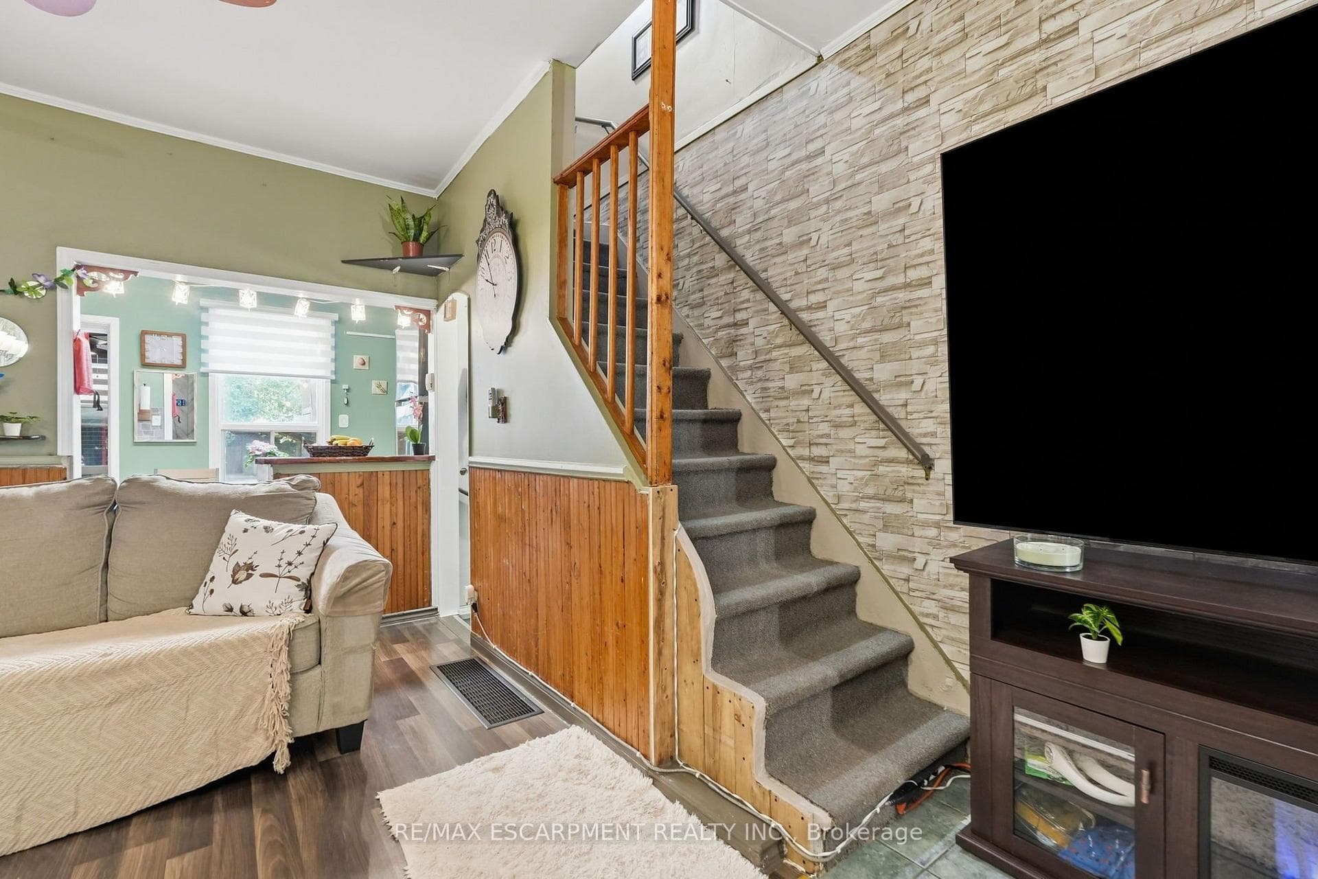 182 Cavell Avenue photo 17
