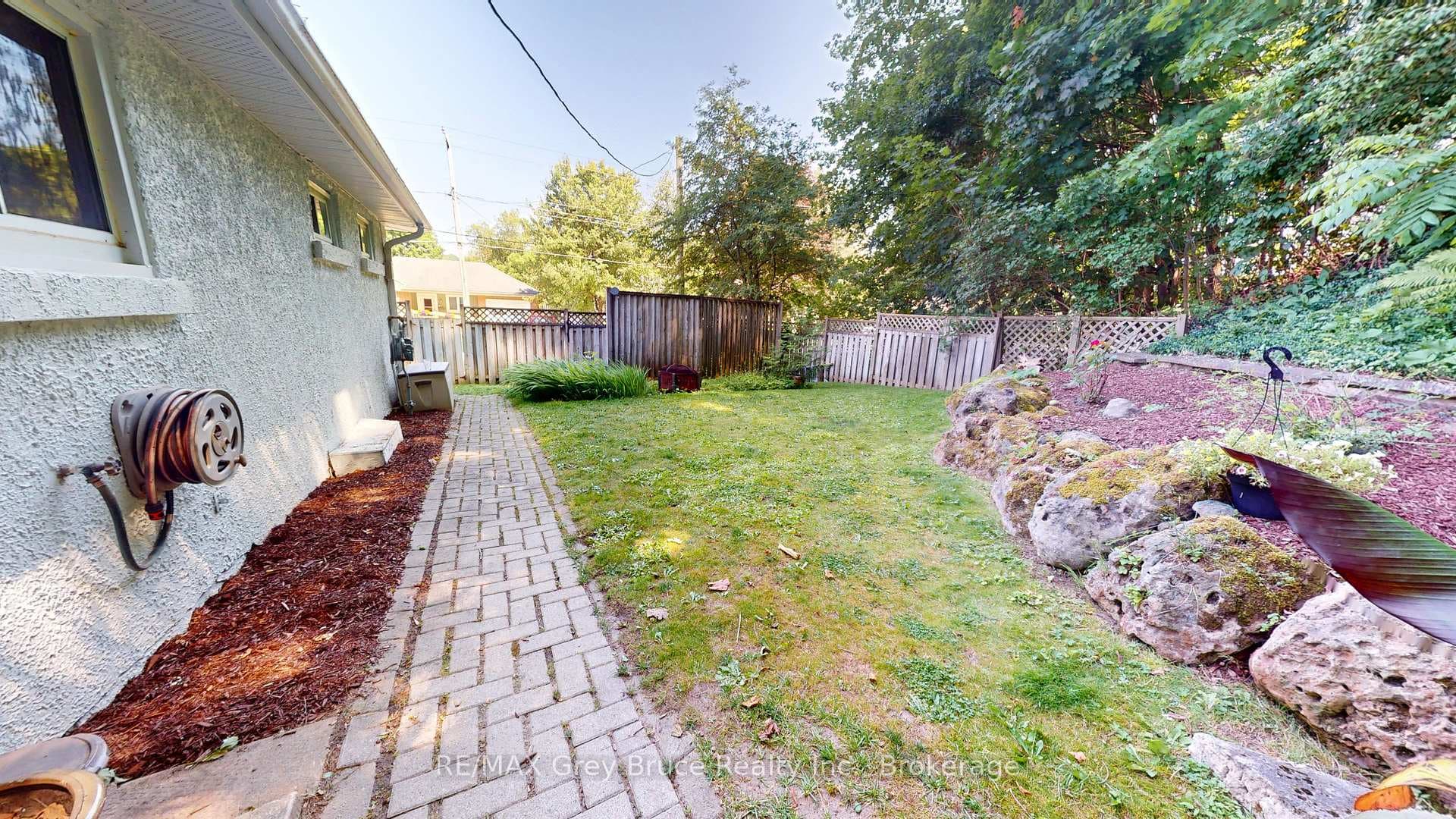 250 2nd Avenue photo 9