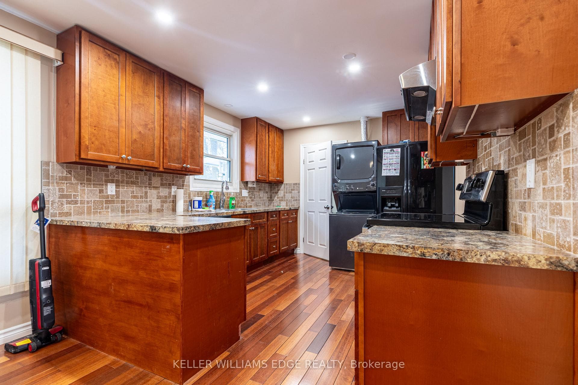 598 Mapledale Avenue Unit Upper photo 4