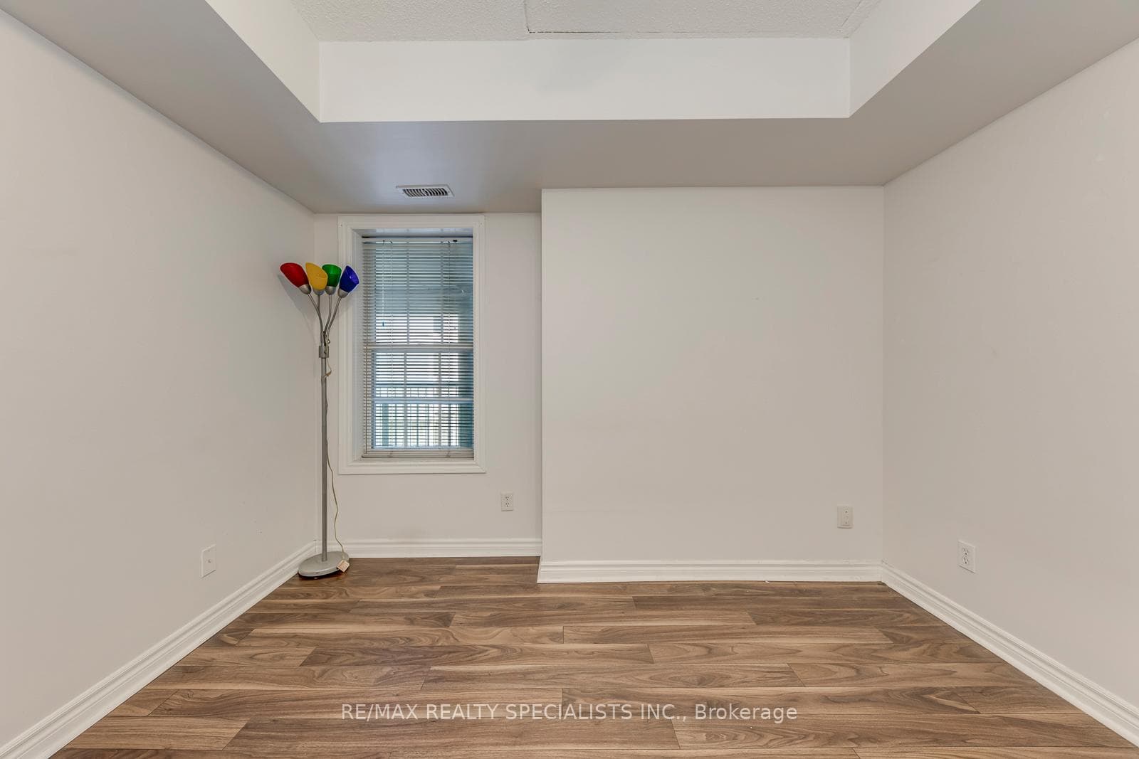 2035 Appleby Line Unit 308 photo 19