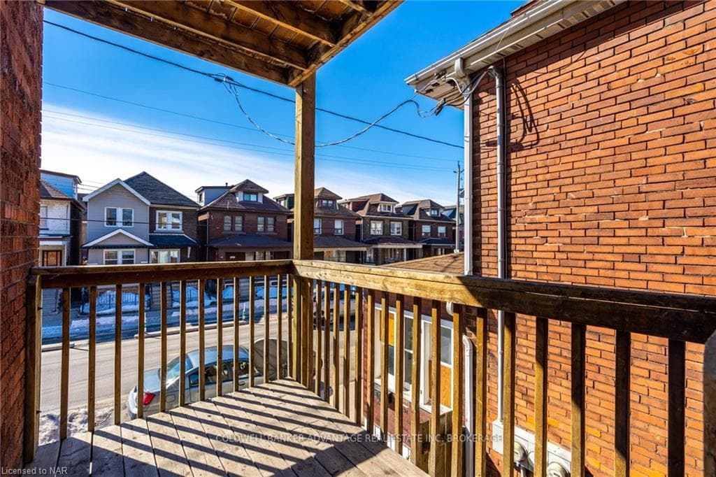 81 GIBSON Avenue Unit 3 photo 2