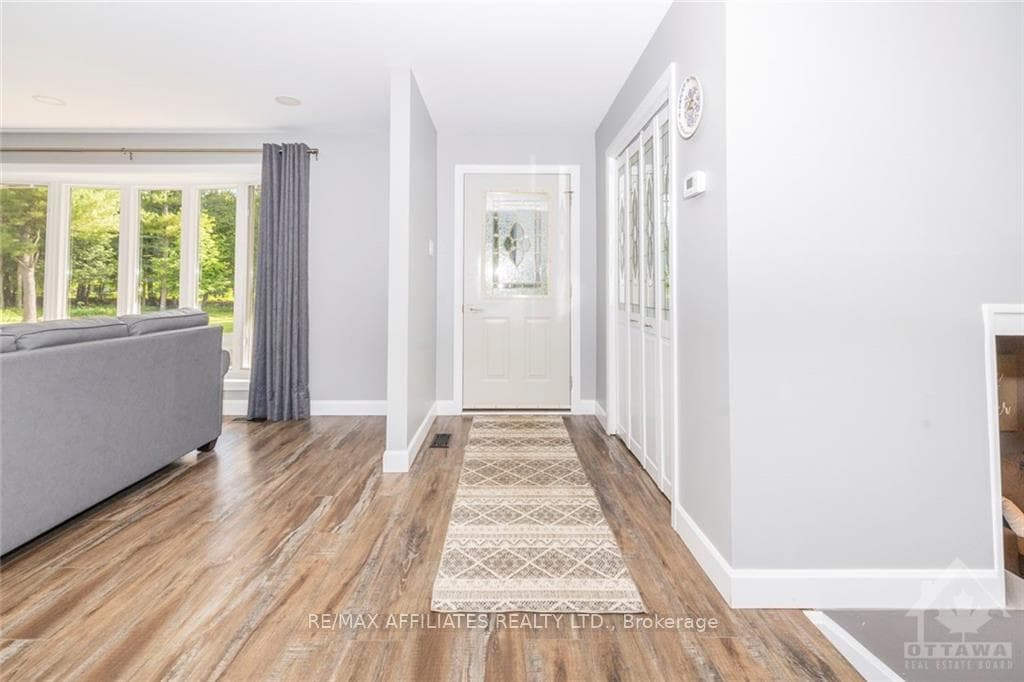 309 DARLING Road photo 4
