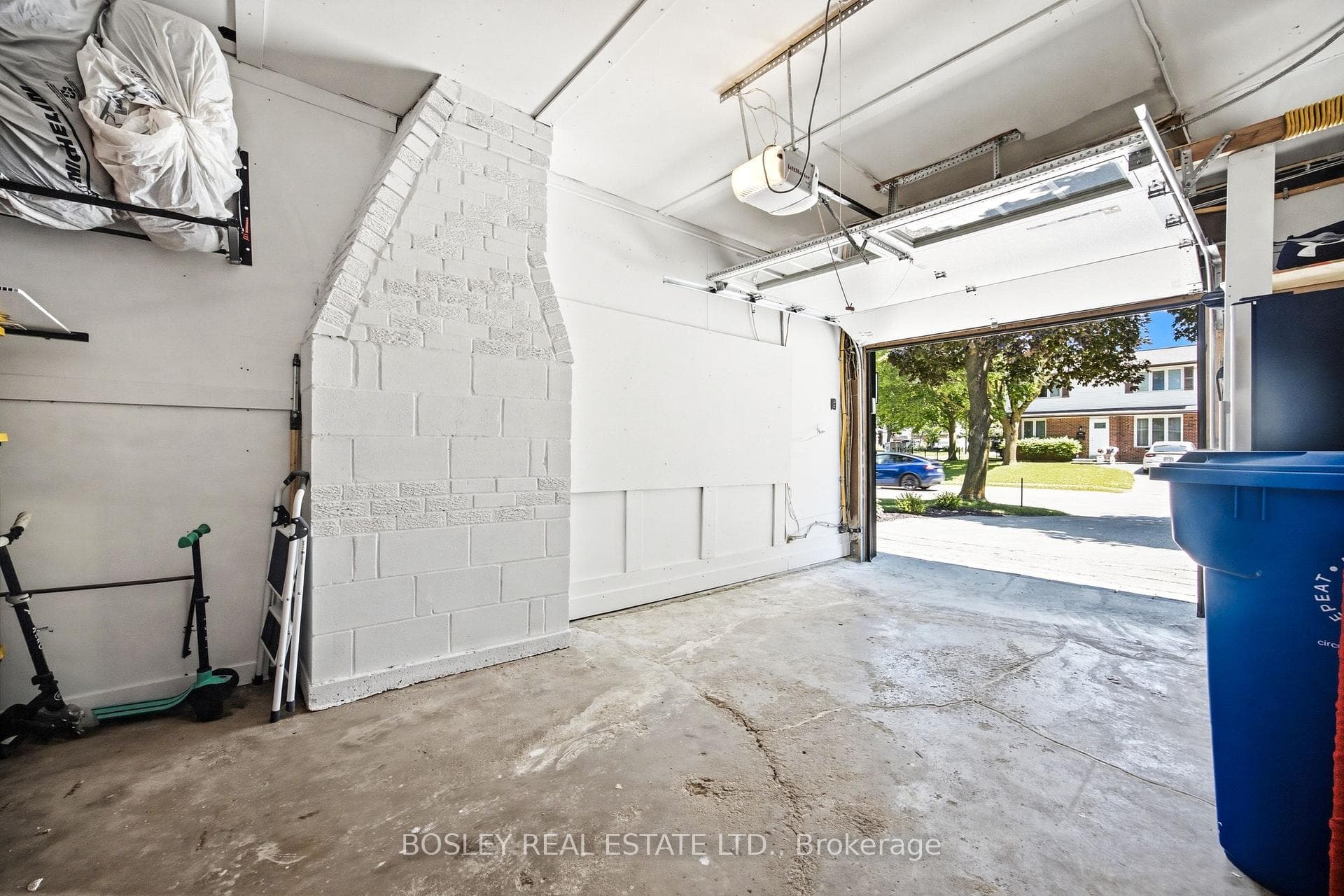 440 Sandford Street photo 37