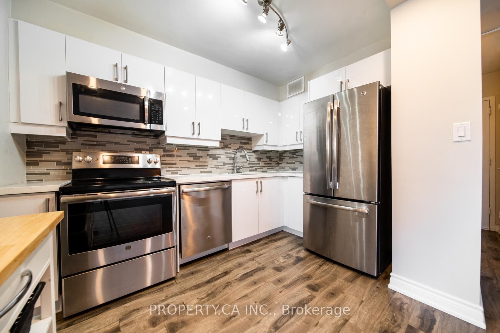 10 Parkway Forest Drive Unit 1208 photo 3