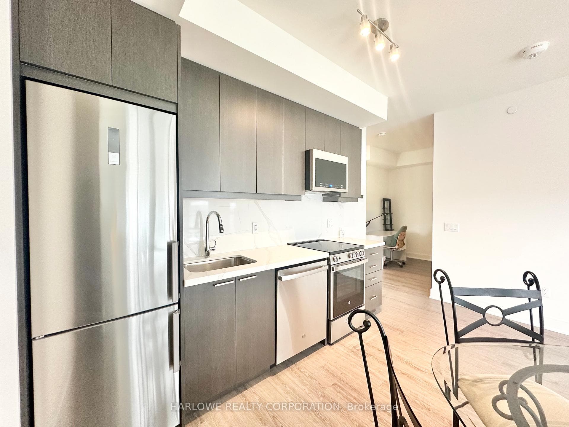 185 Deerfield Road Unit 1303 photo 14