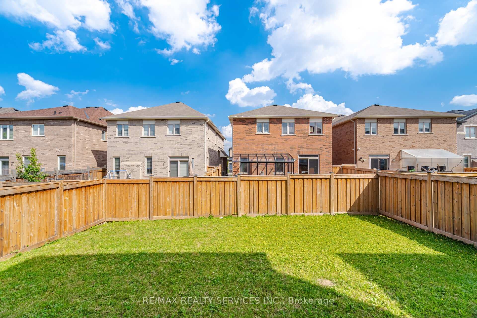585 Dougall Avenue photo 48