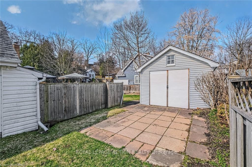19 Lyndsay Street photo 36