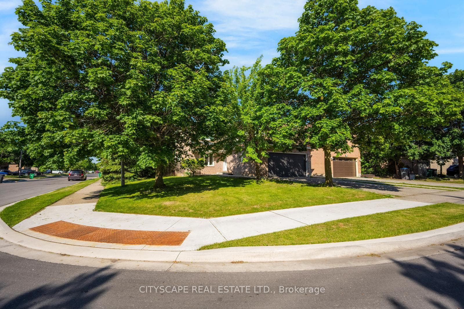65 Mullis Crescent photo 4