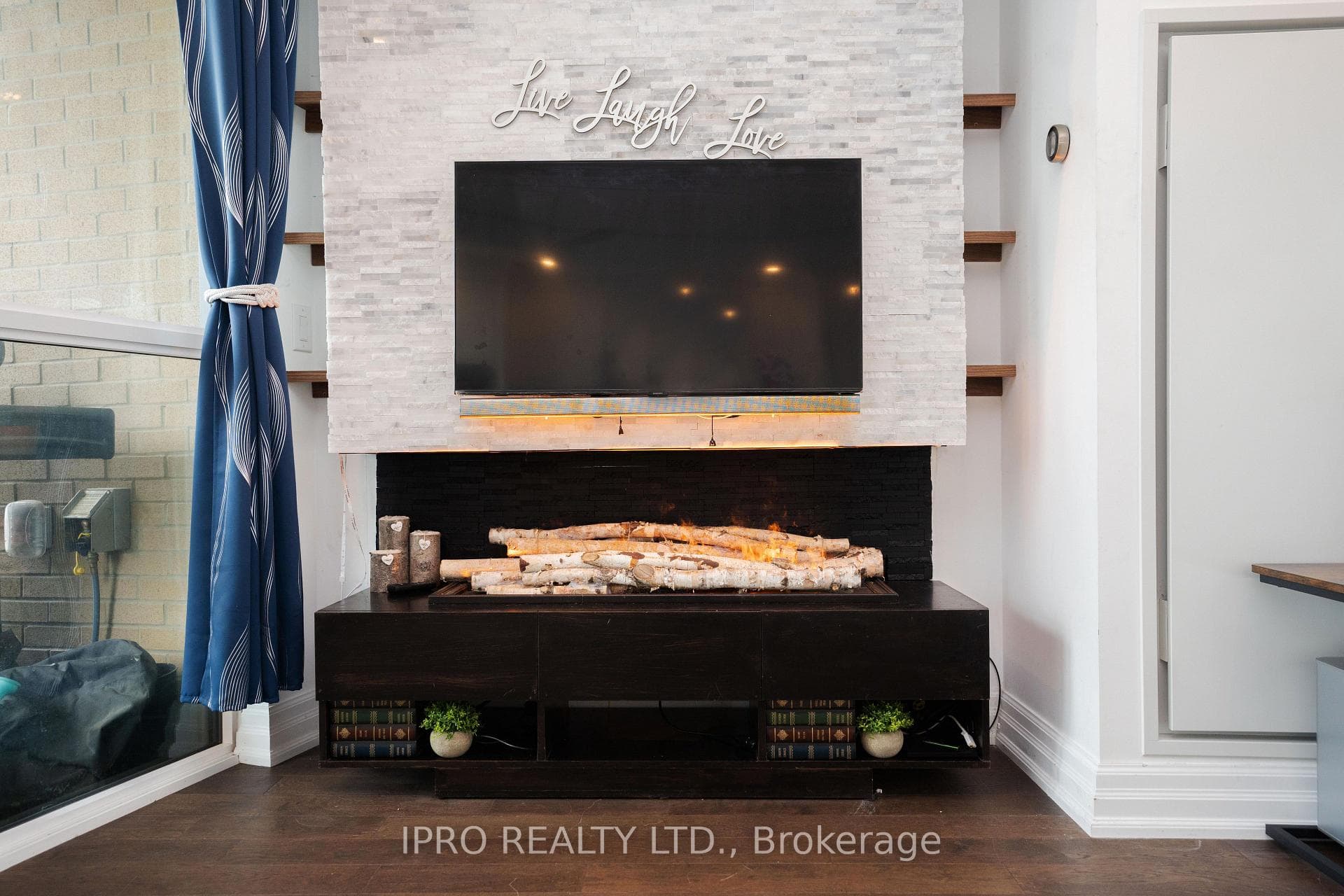 2060 LAKESHORE Road Unit 505 photo 5