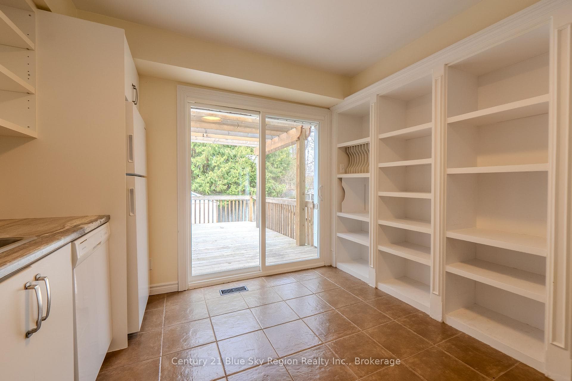 663 Tackaberry Drive photo 22