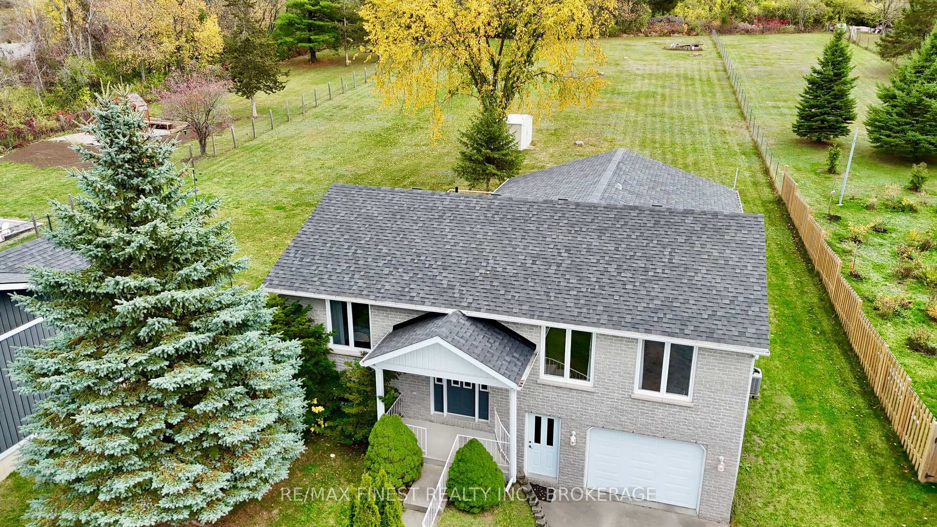 812 Palace Road photo 1