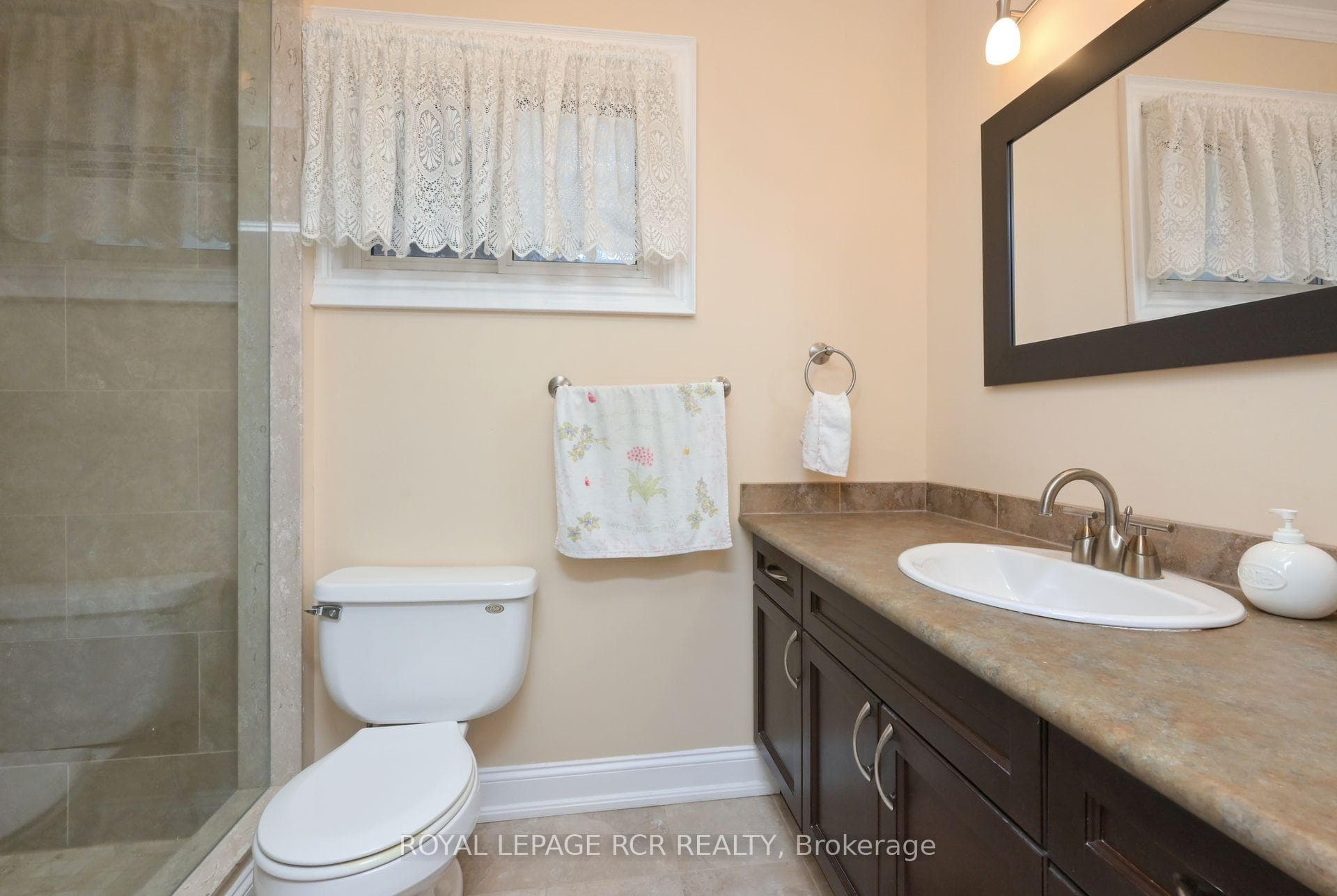 8 Fountainbridge Drive photo 24