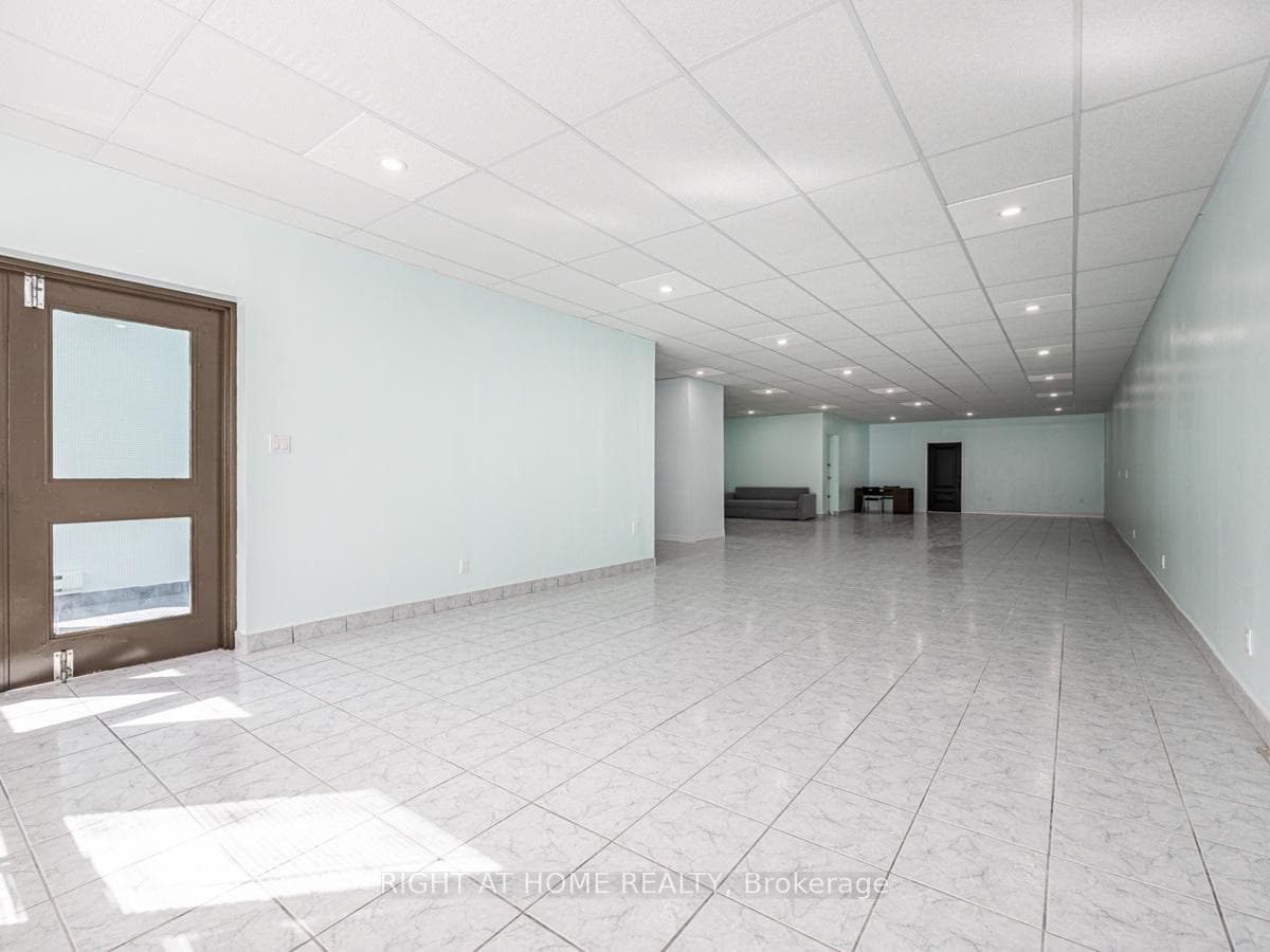 600 Gerrard Street Unit 2nd Floor photo 2
