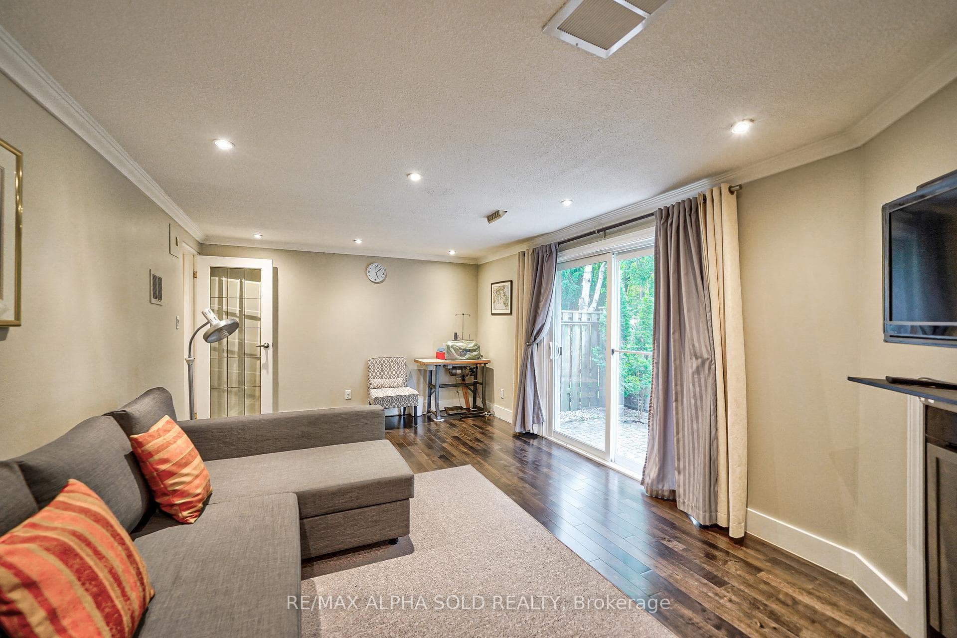 33 Bramble Way photo 46