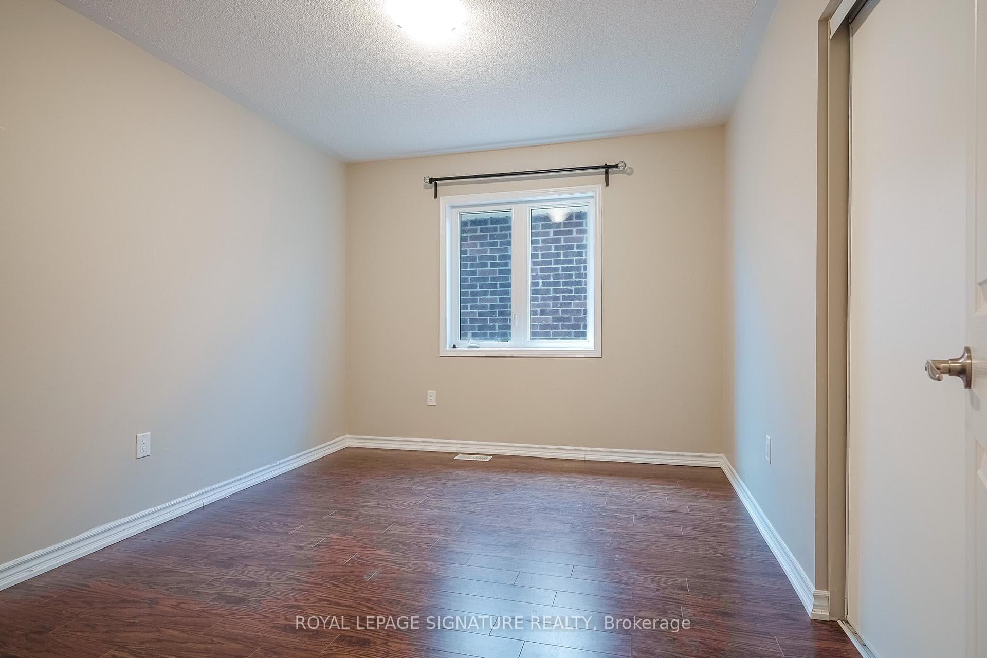 949 Kelman Court photo 4