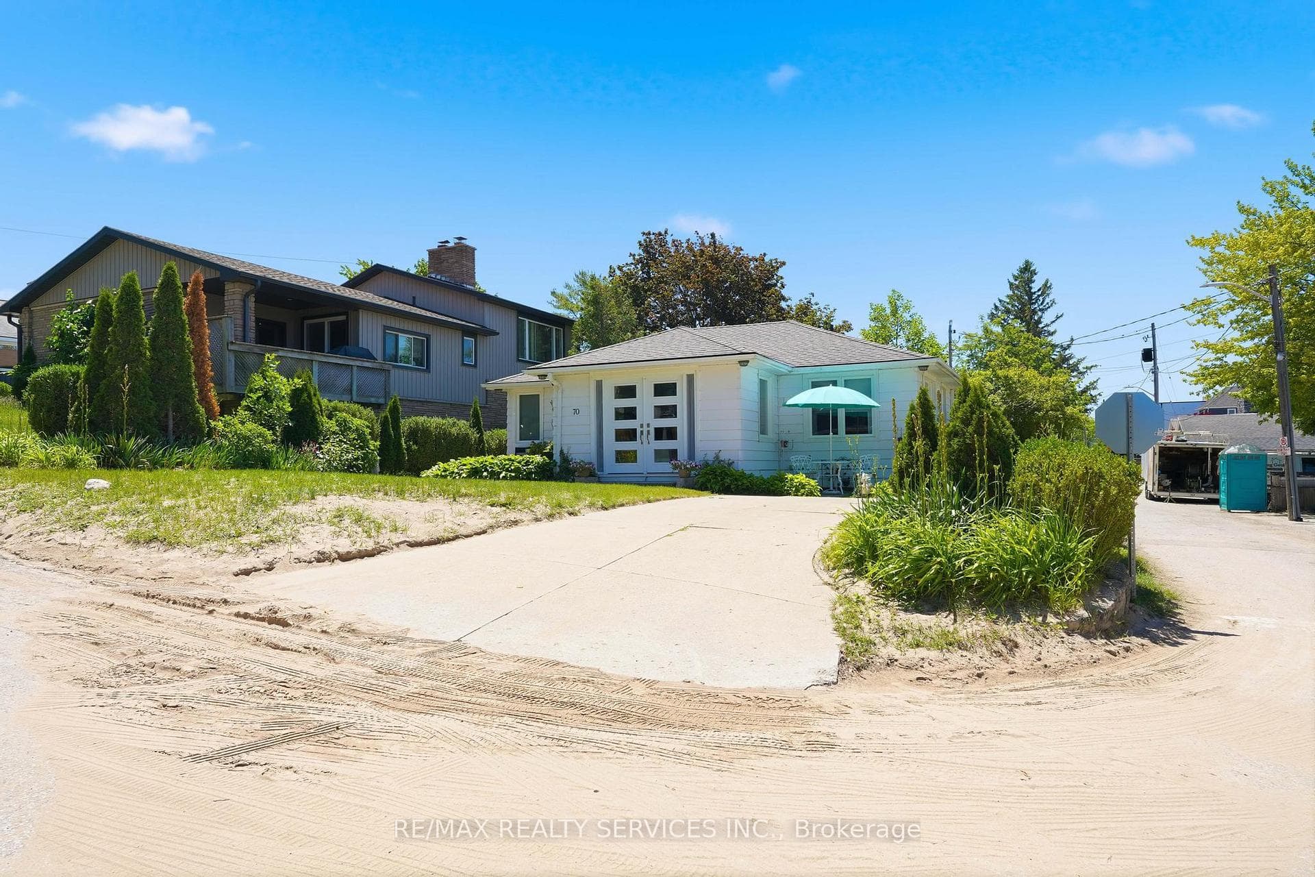 70 Oak Street photo 2