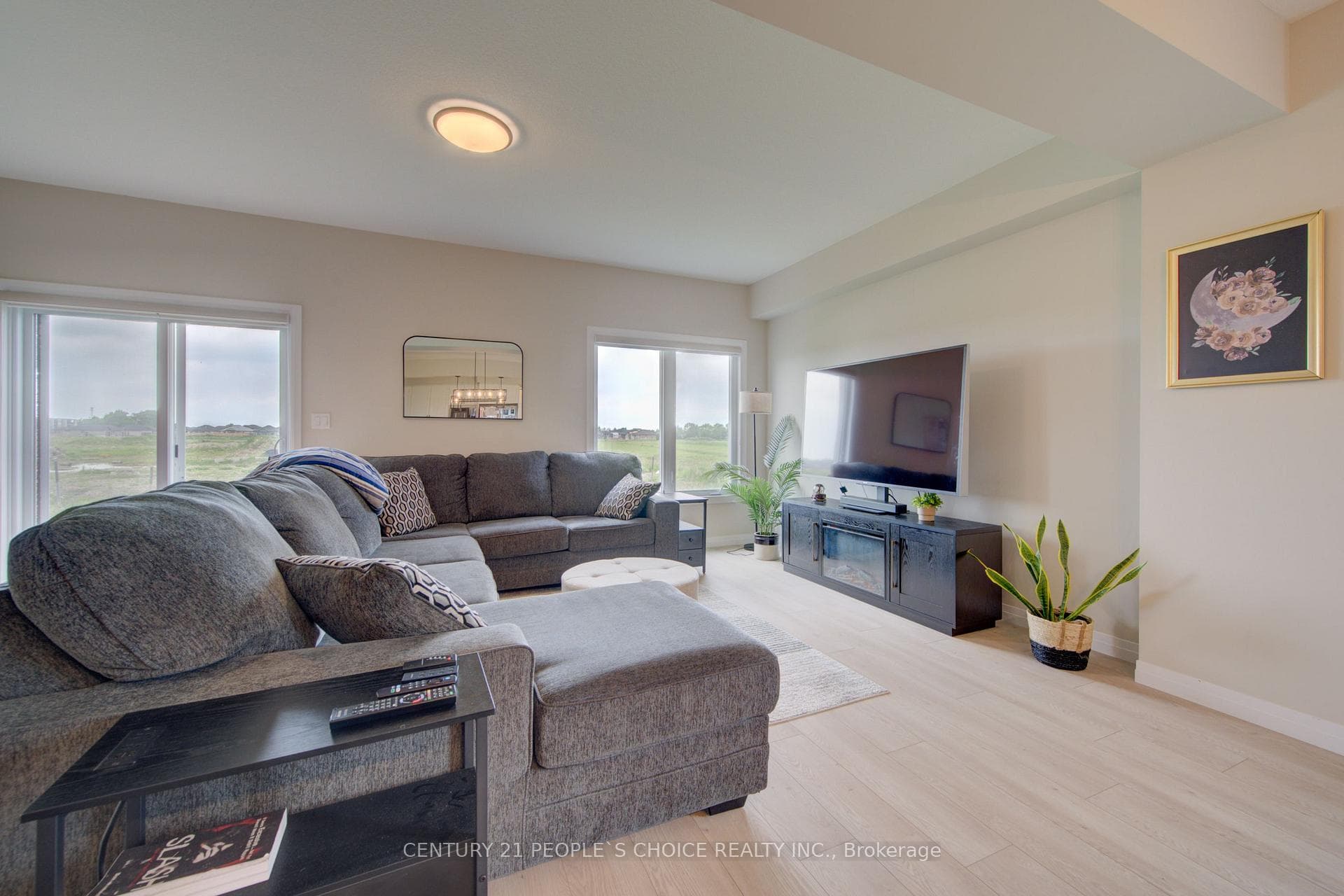 377 Bradshaw Drive photo 16