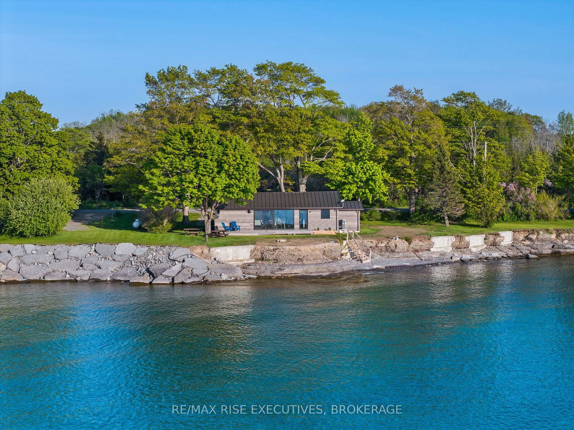 682 Salmon Point Road photo 19